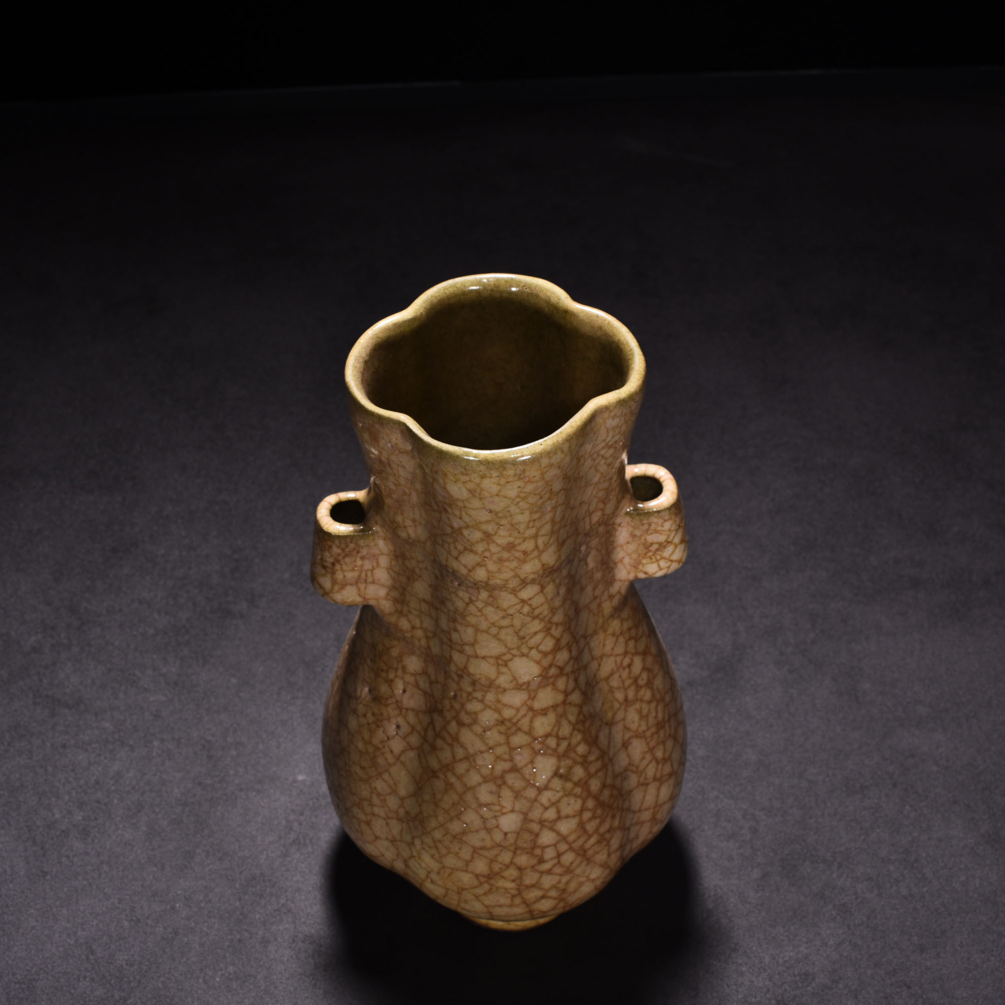 Song Dynasty Kiln Beige glazed Begonia style vase