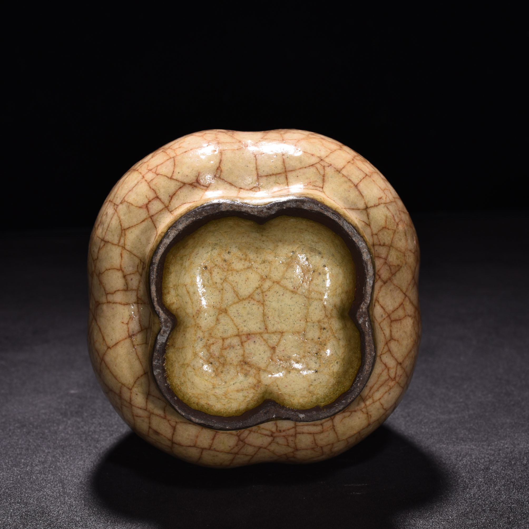 Song Dynasty Kiln Beige glazed Begonia style vase