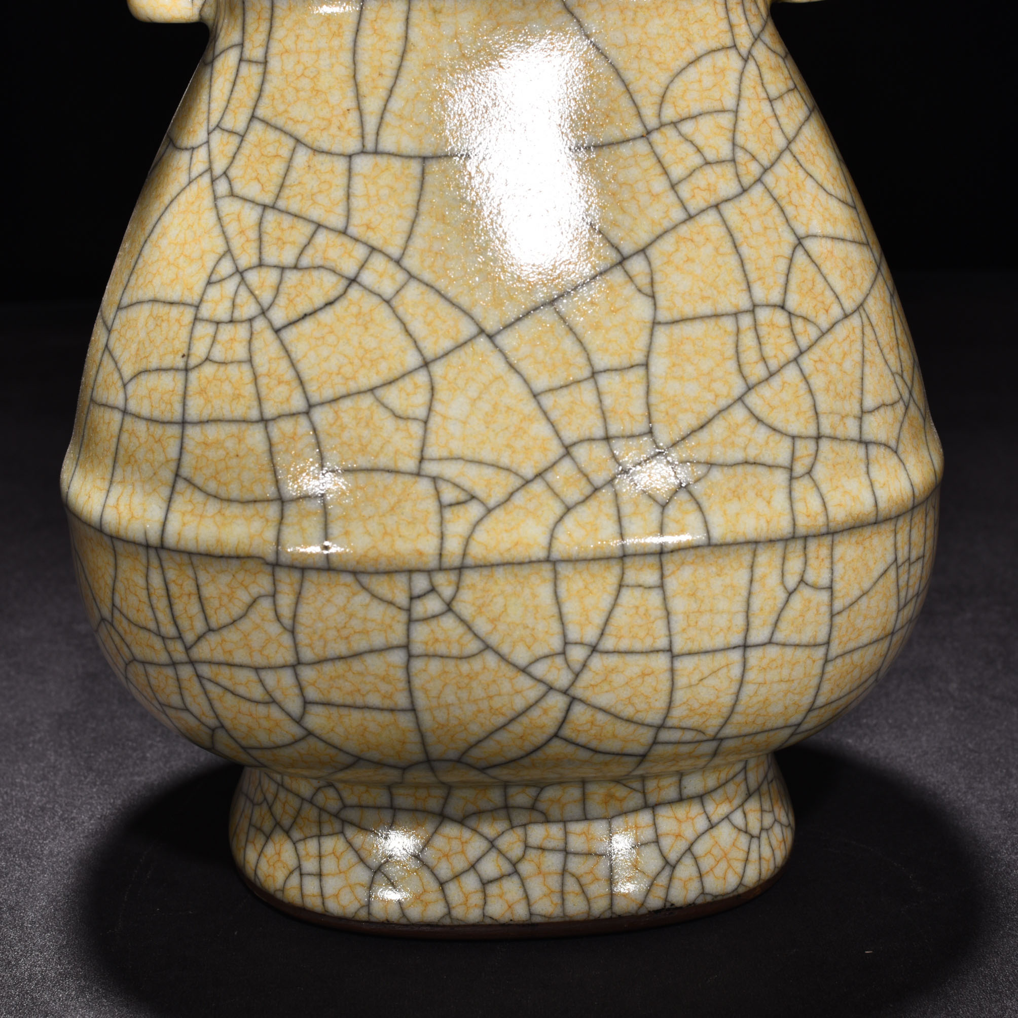 Song Dynasty Ge Kiln Beige glaze flat vase