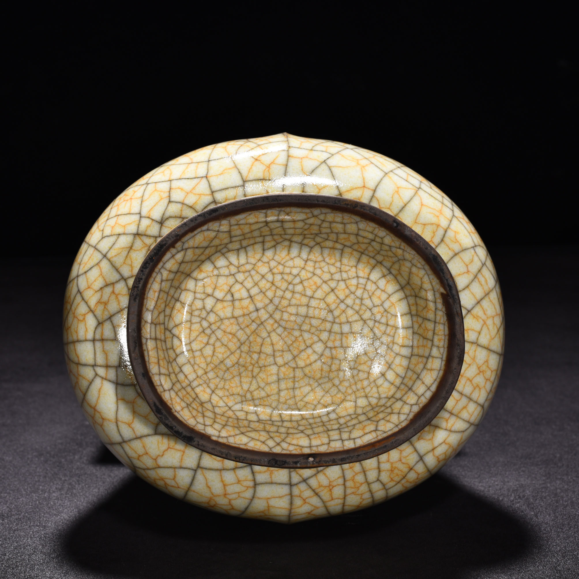 Song Dynasty kiln beige glaze gold wire vase
