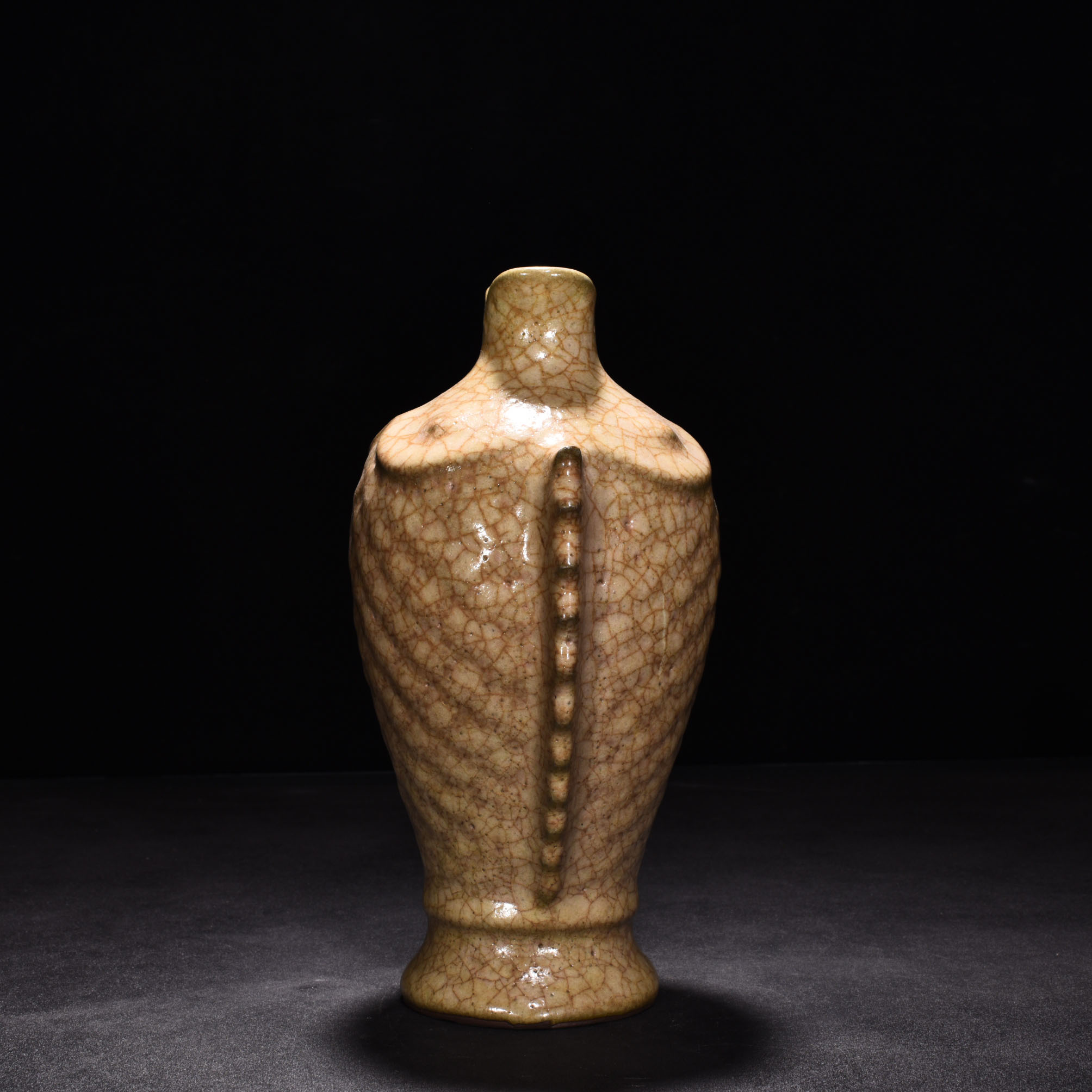 Song Dynasty Ge Kiln Beige glazed fish plum vase