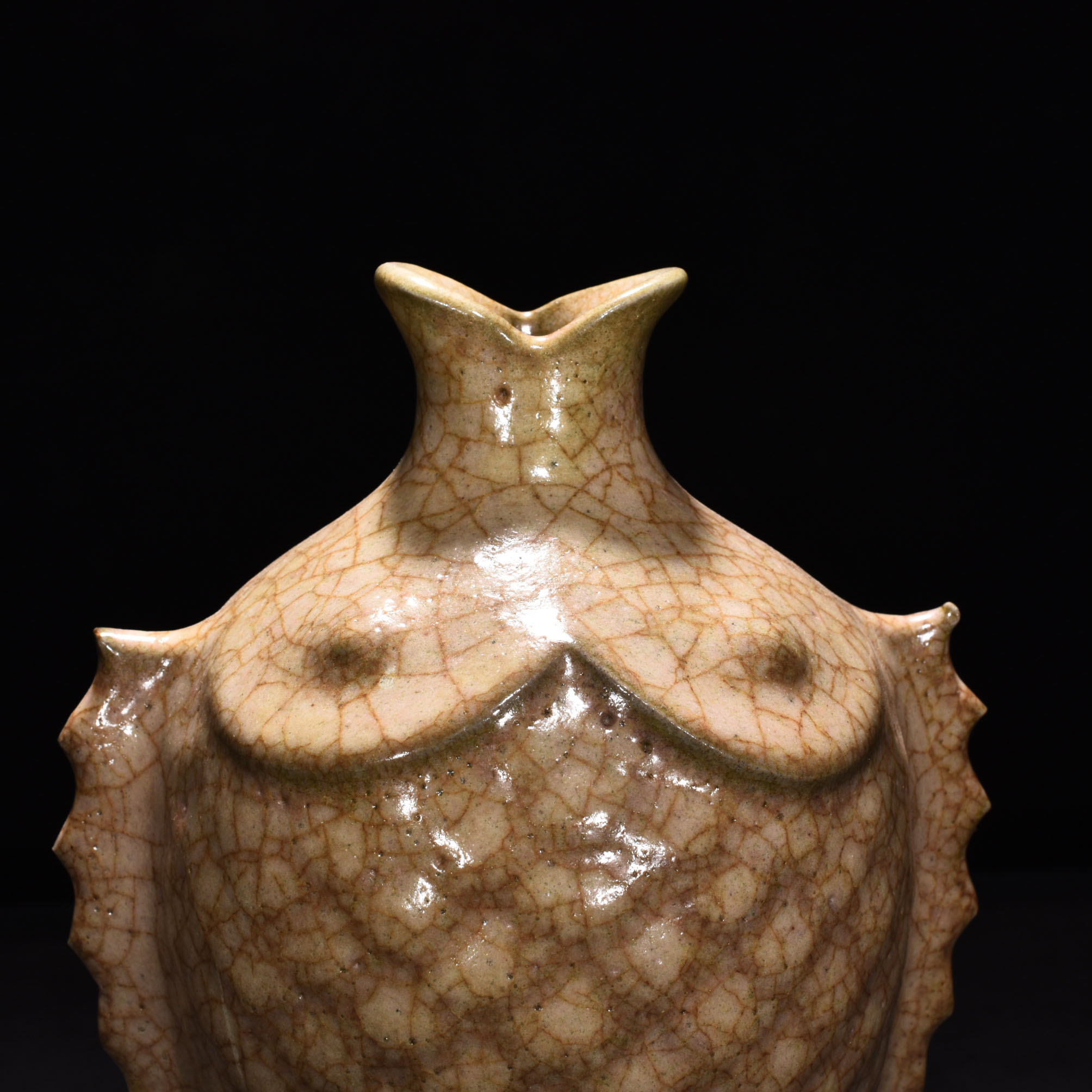 Song Dynasty Ge Kiln Beige glazed fish plum vase