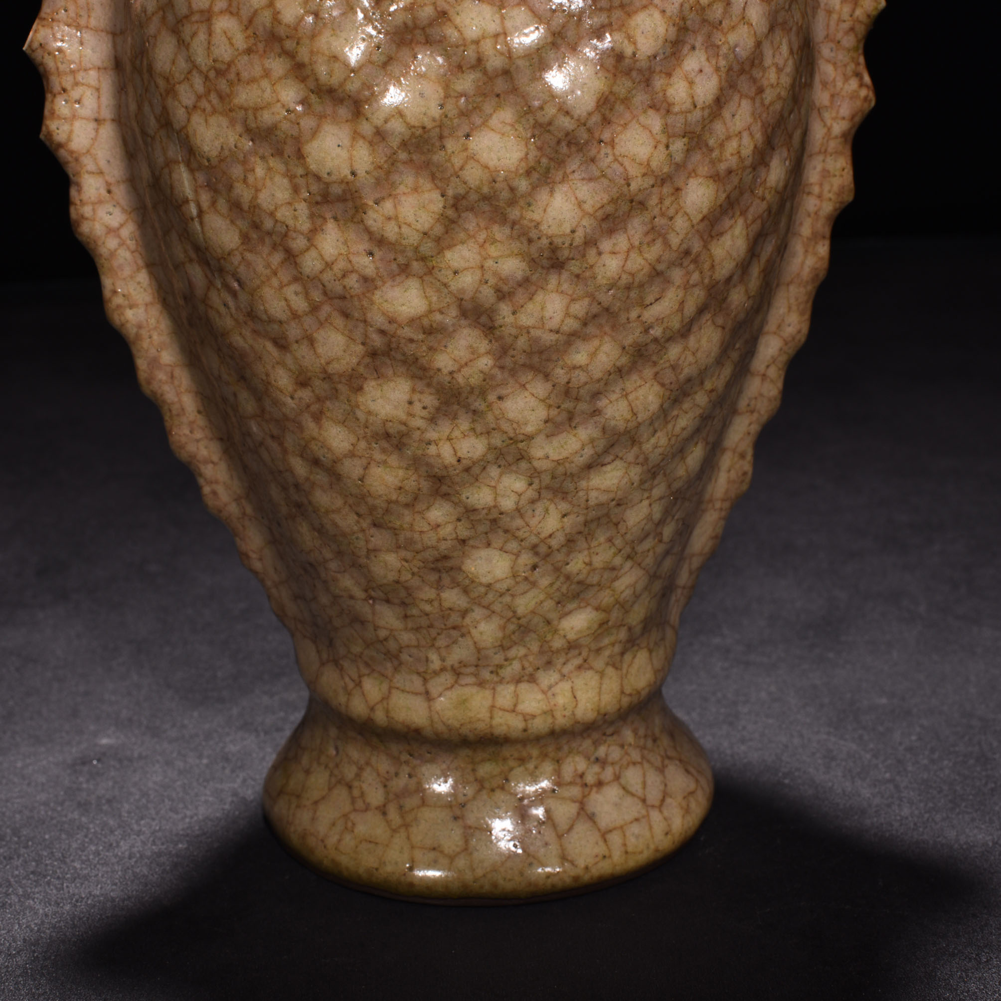 Song Dynasty Ge Kiln Beige glazed fish plum vase