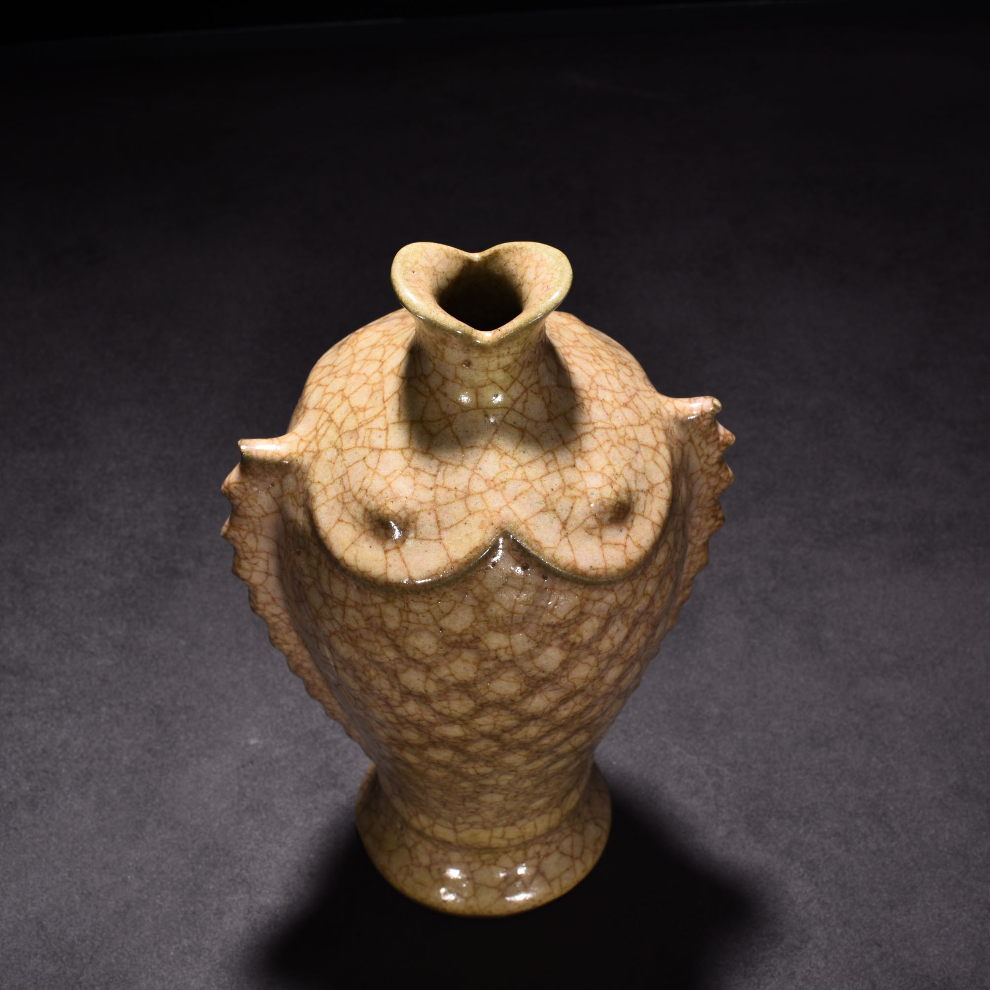 Song Dynasty Ge Kiln Beige glazed fish plum vase