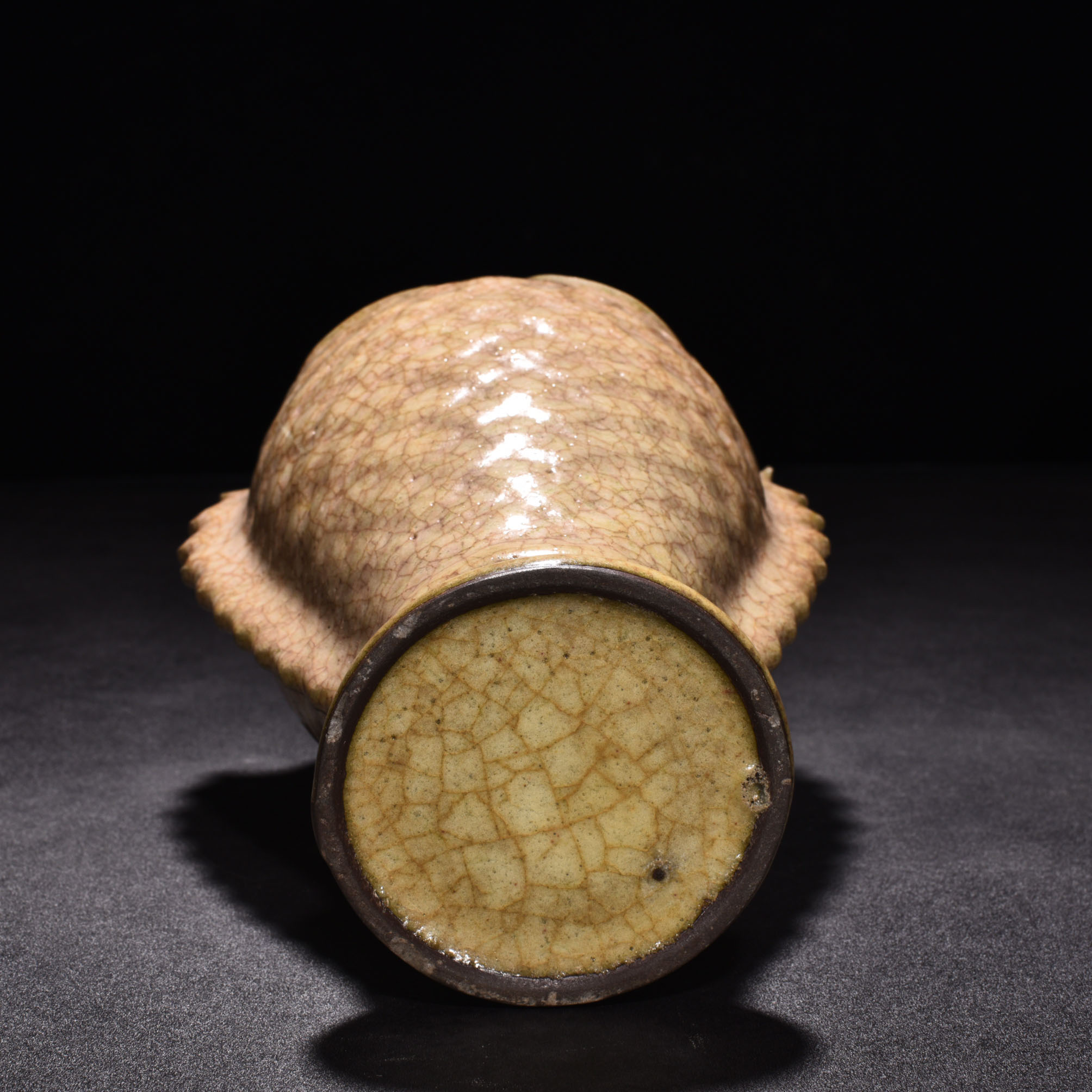 Song Dynasty Ge Kiln Beige glazed fish plum vase