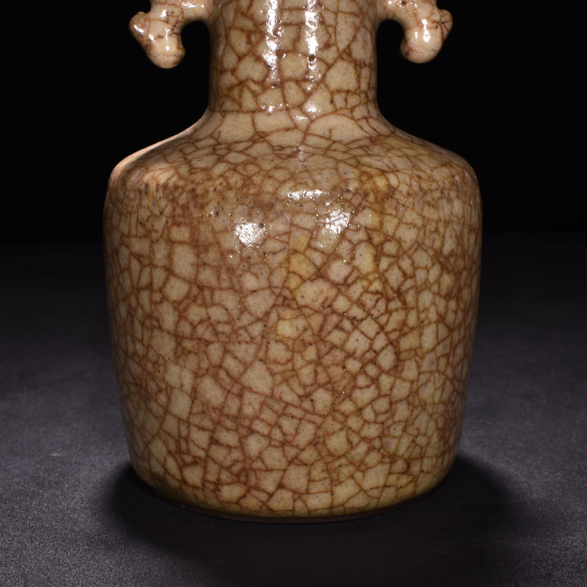 Song Dynasty Ge Kiln Beige glazed fish ear vase