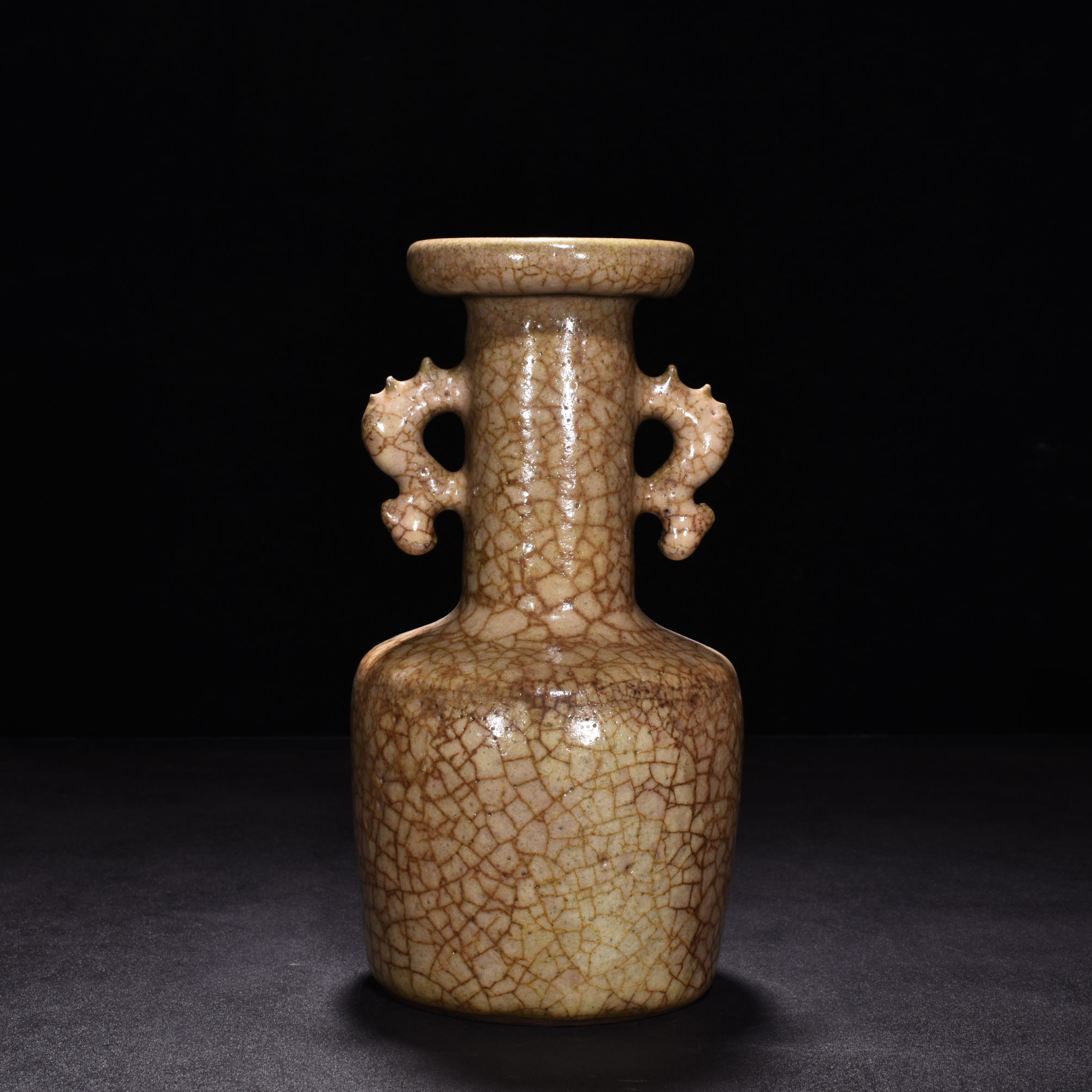 Song Dynasty Ge Kiln Beige glazed fish ear vase