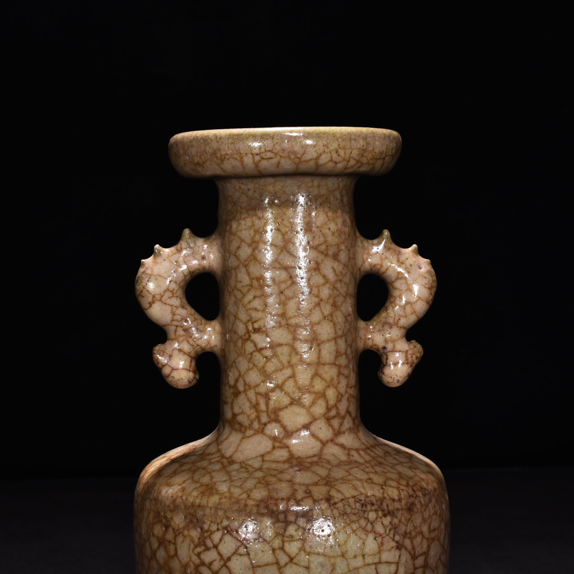 Song Dynasty Ge Kiln Beige glazed fish ear vase