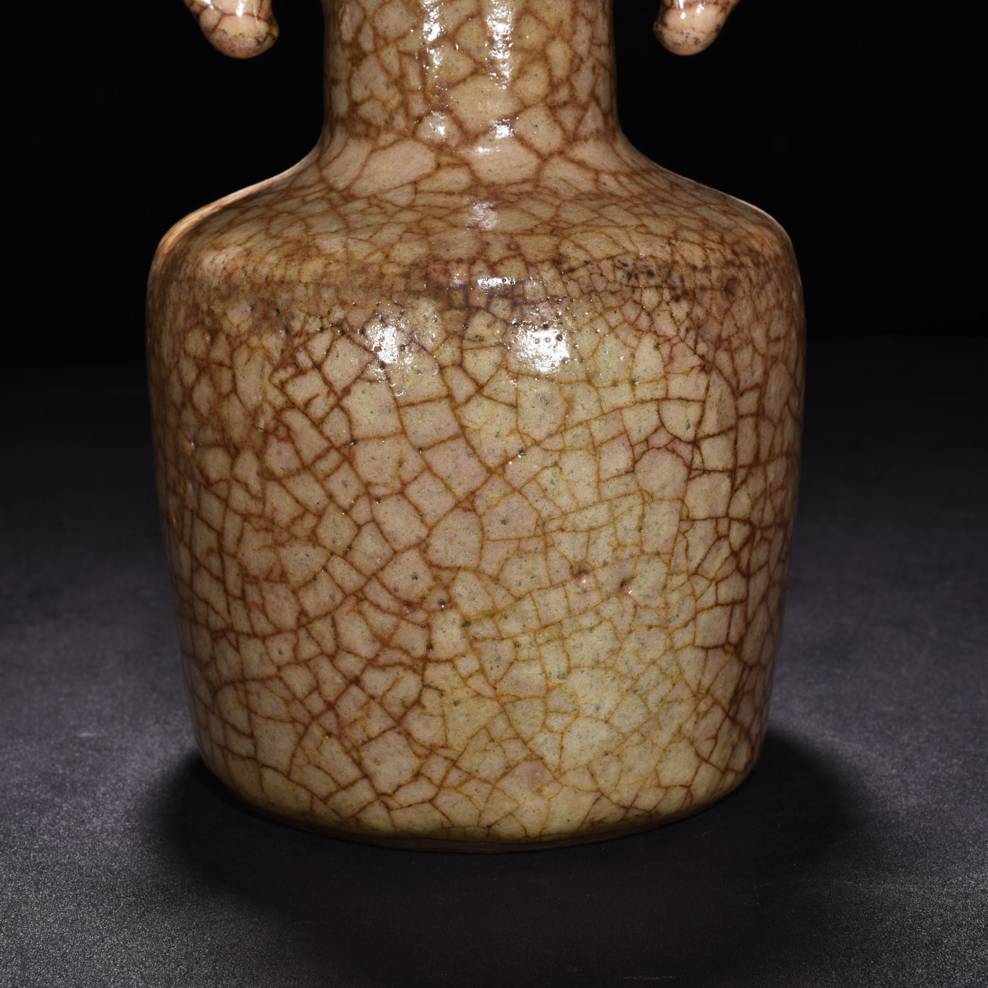 Song Dynasty Ge Kiln Beige glazed fish ear vase