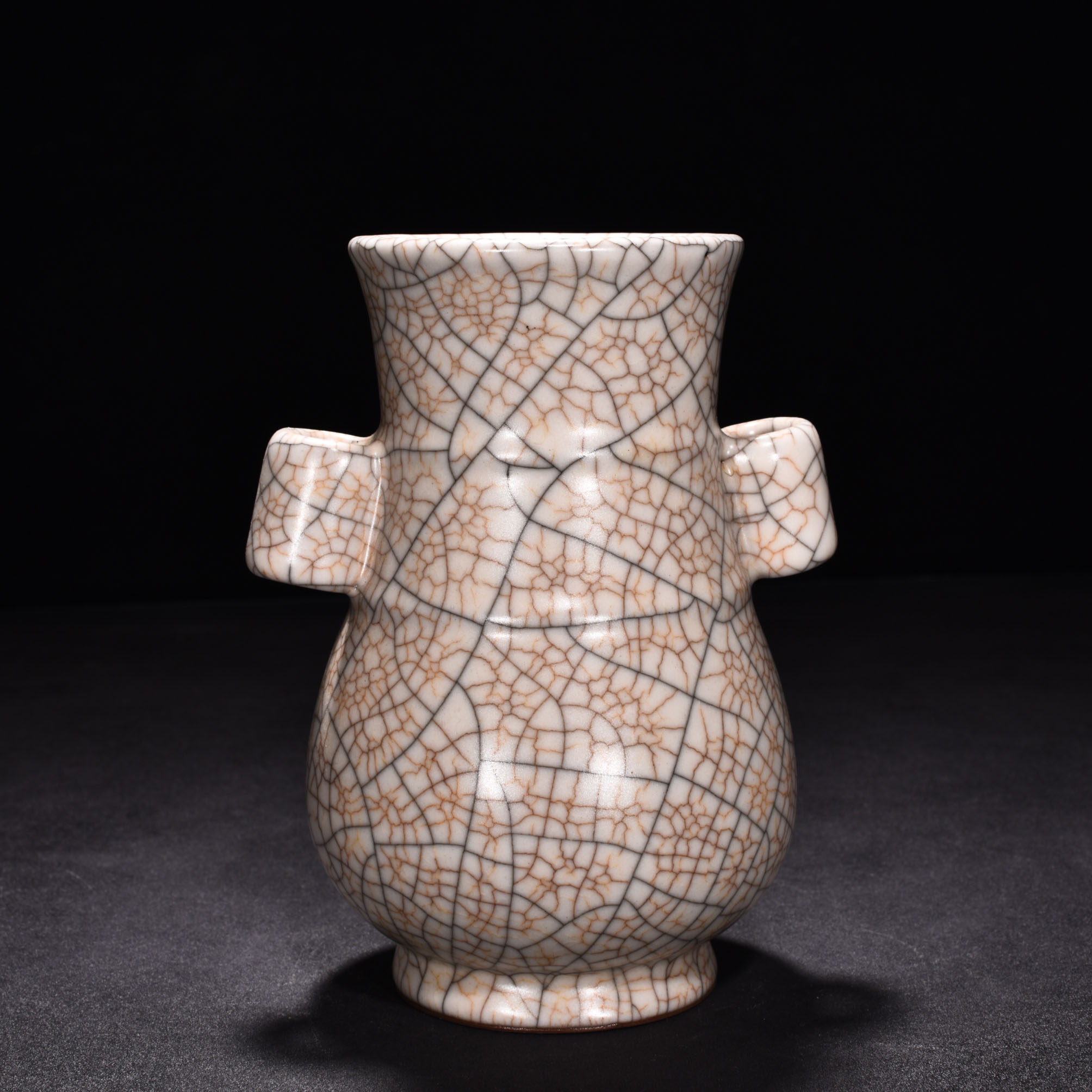 Song Dynasty Ge kiln through ear vase