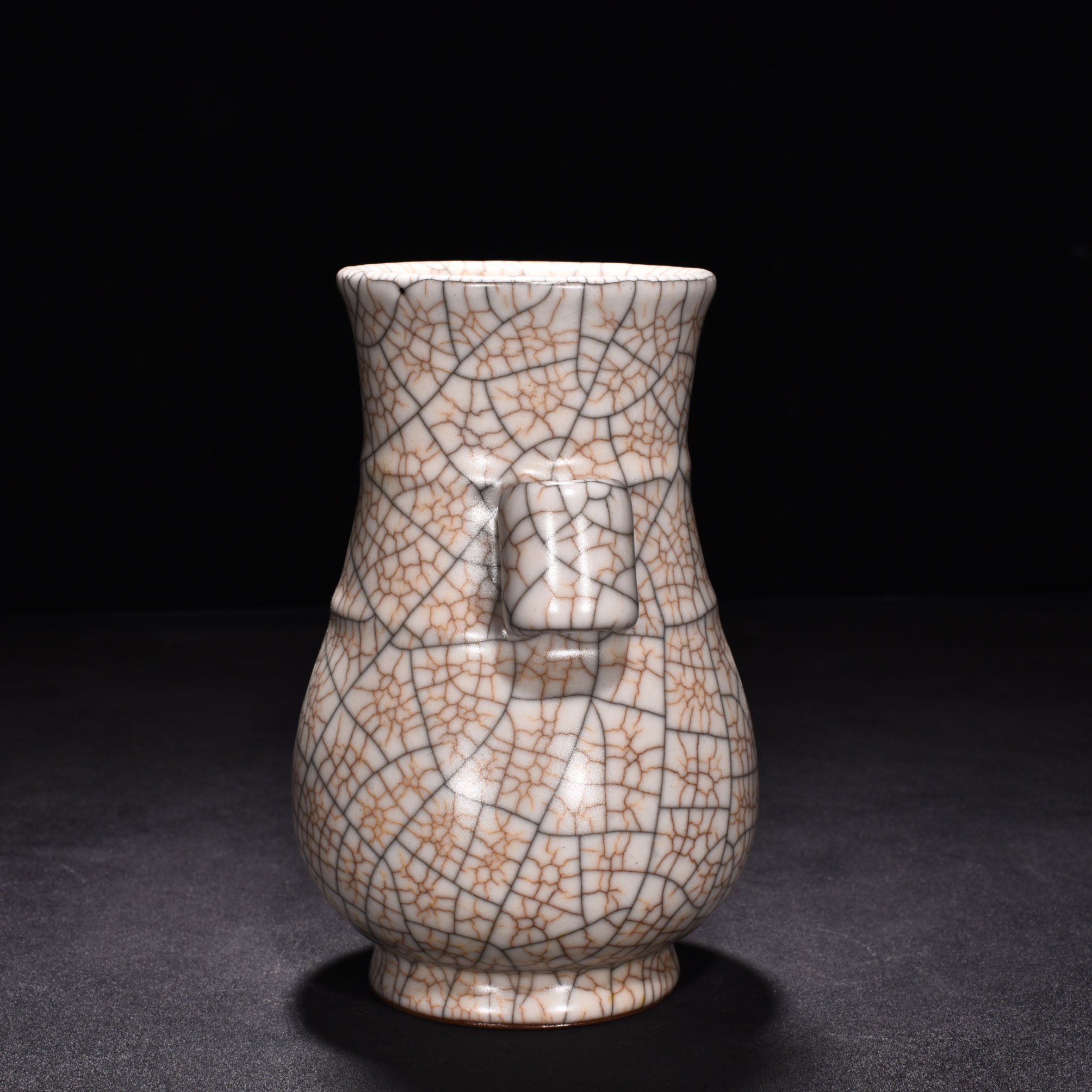 Song Dynasty Ge kiln through ear vase