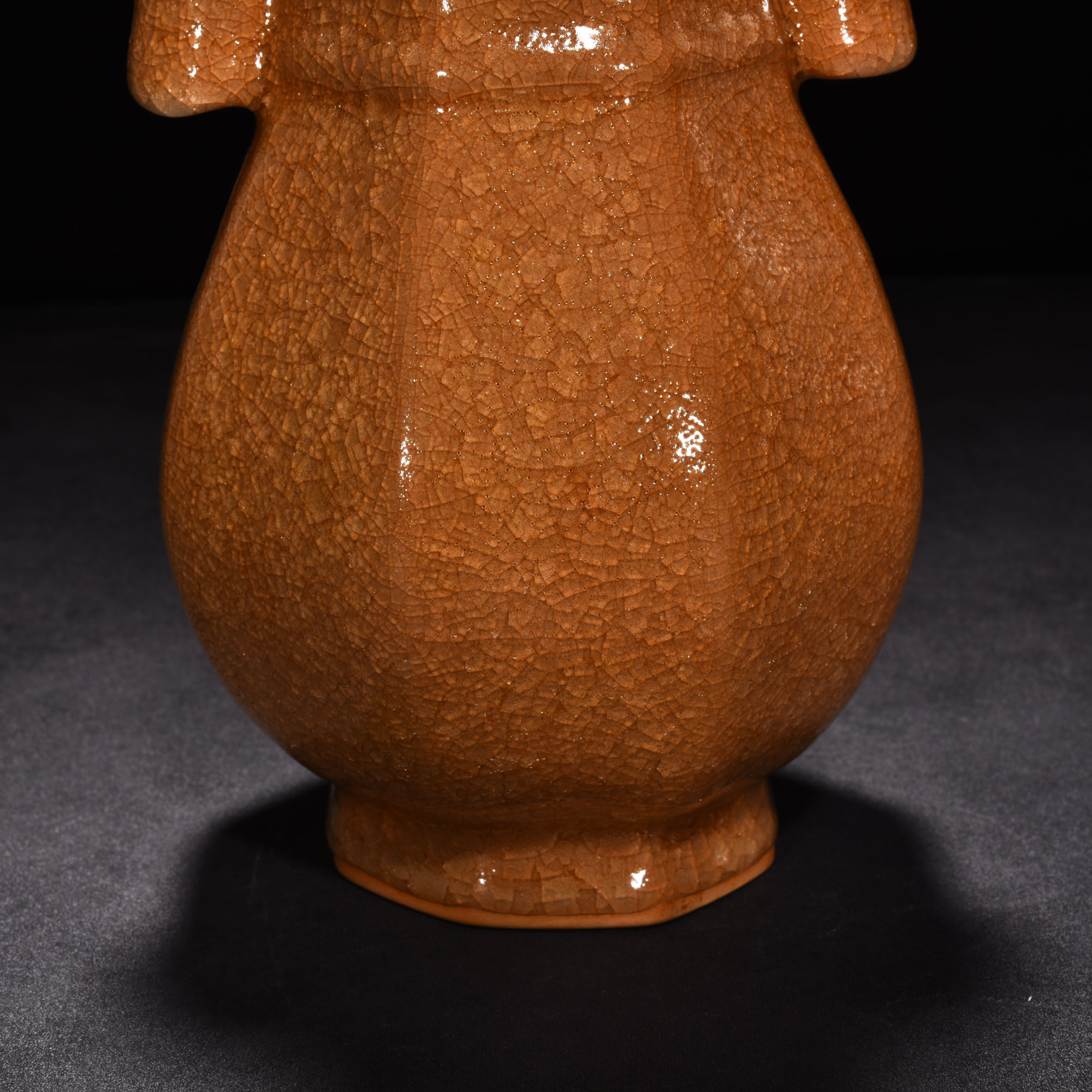 Song Dynasty official kiln beige glaze ice cracked vase