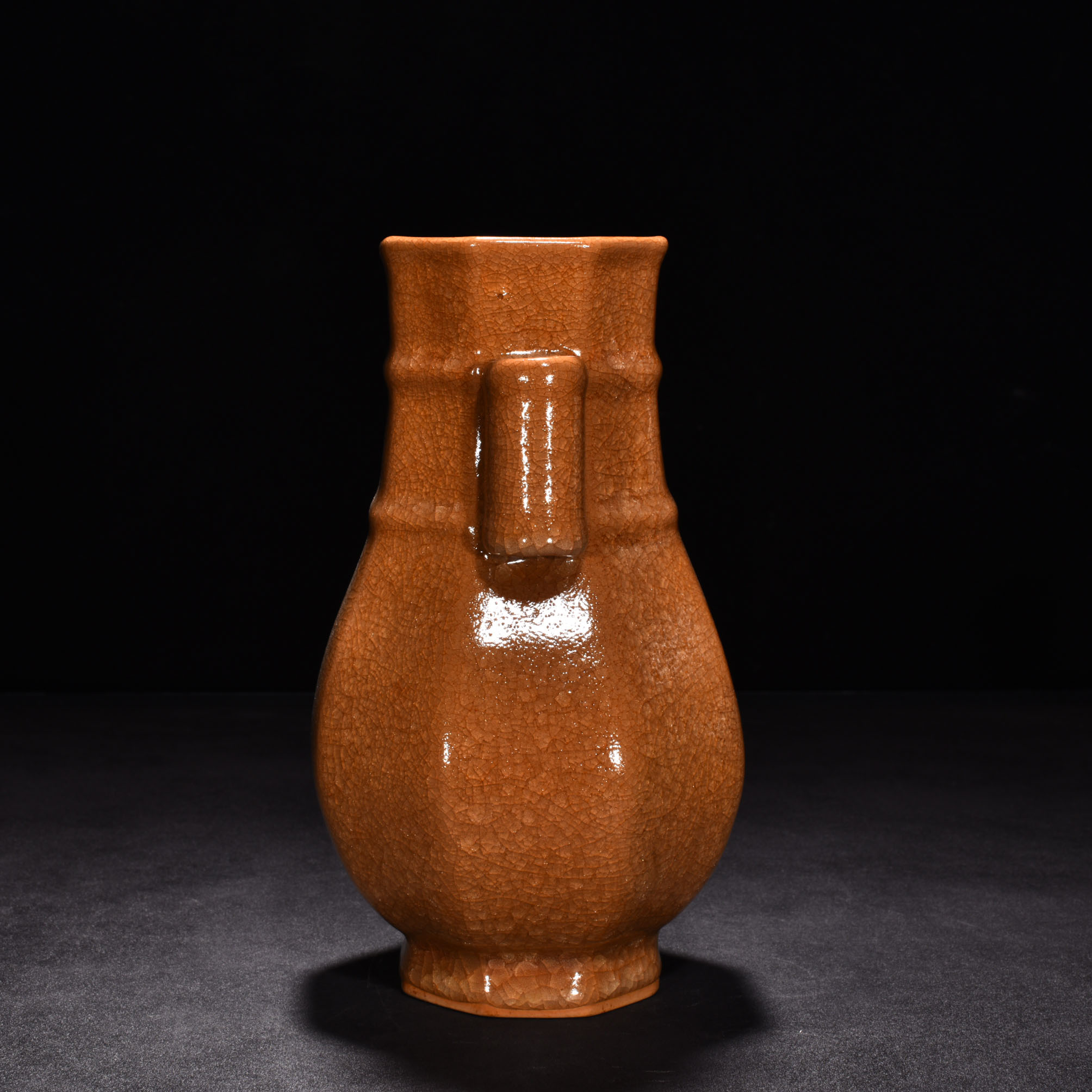 Song Dynasty official kiln beige glaze ice cracked vase