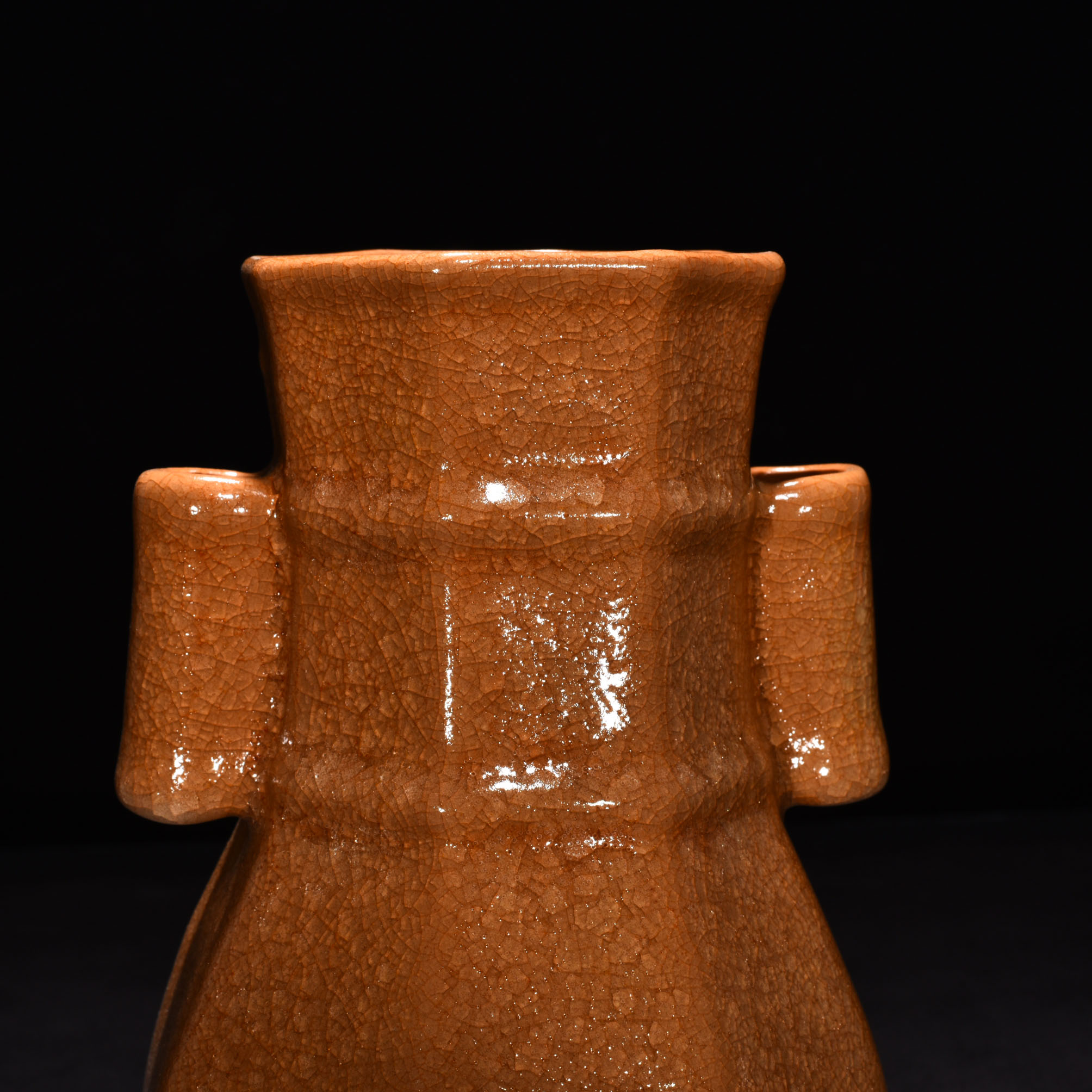 Song Dynasty official kiln beige glaze ice cracked vase