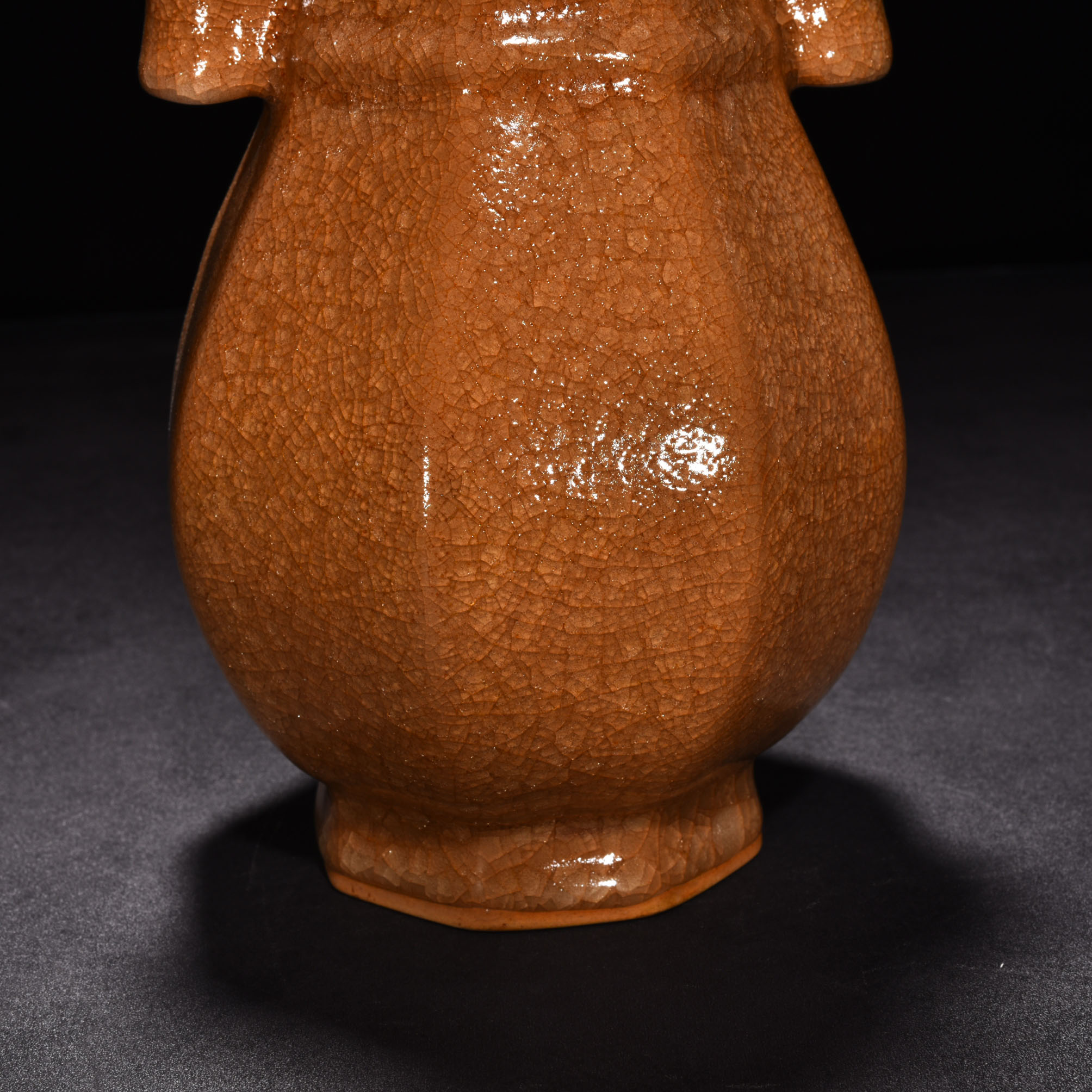Song Dynasty official kiln beige glaze ice cracked vase