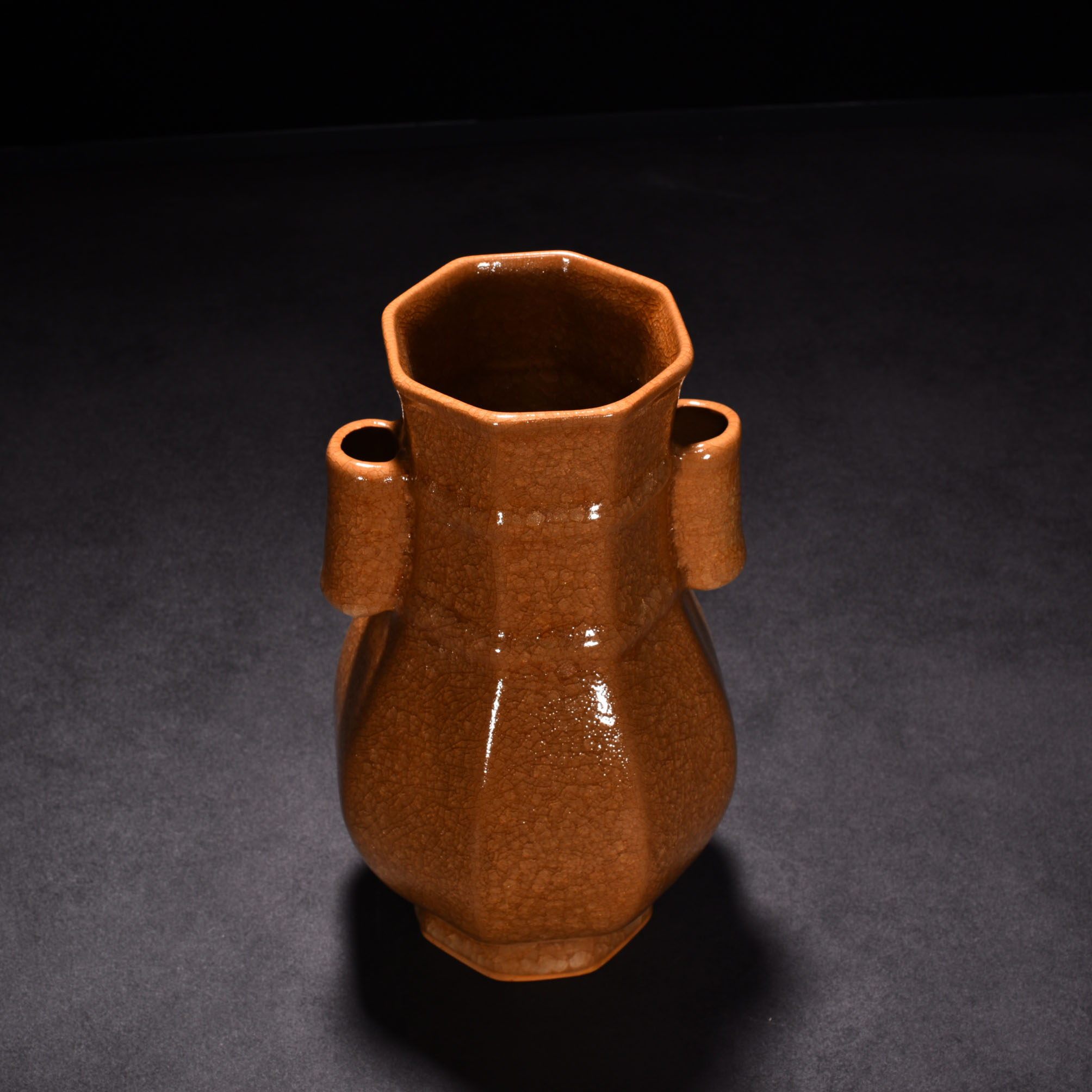 Song Dynasty official kiln beige glaze ice cracked vase
