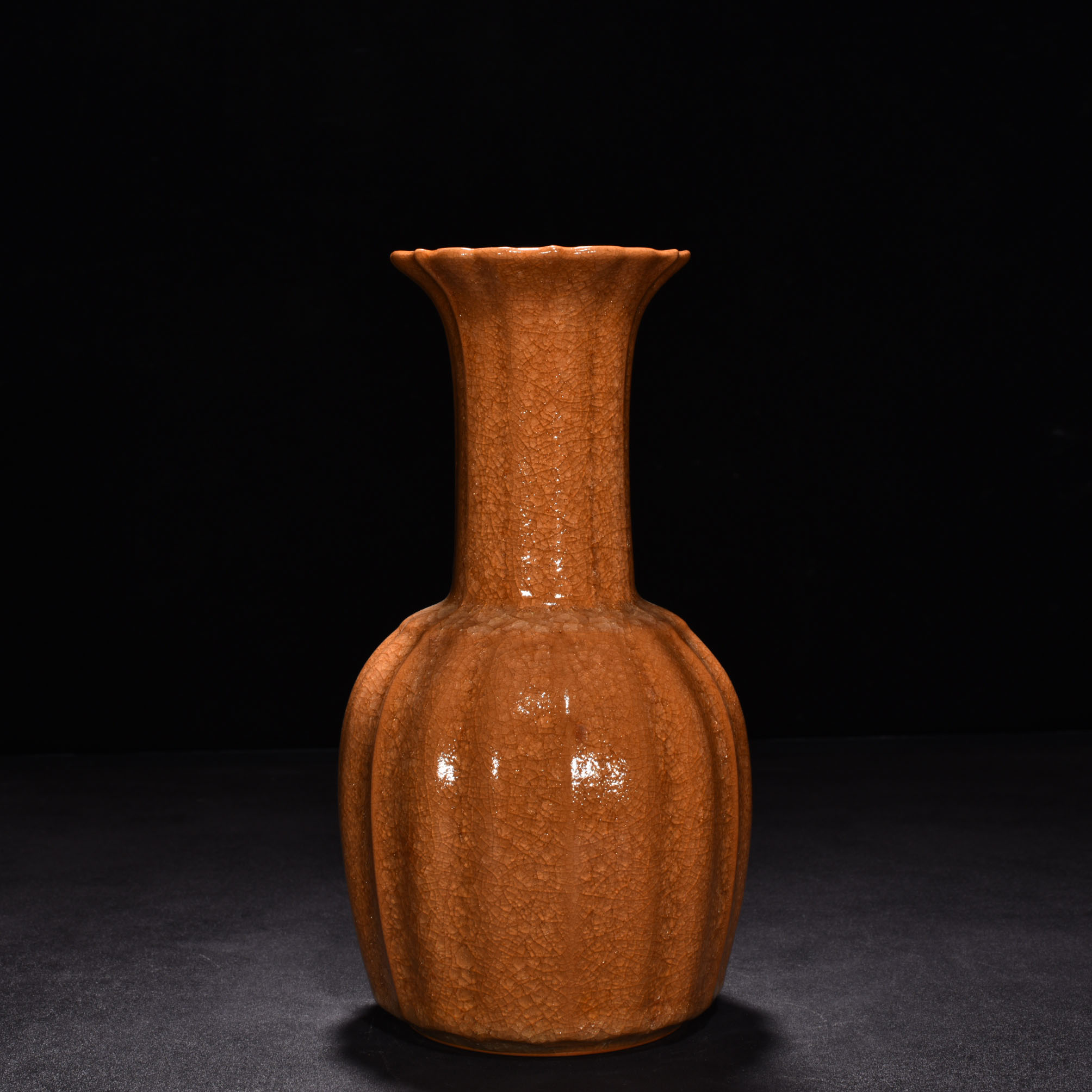 Song Dynasty official kiln beige glaze ice cracked bottle
