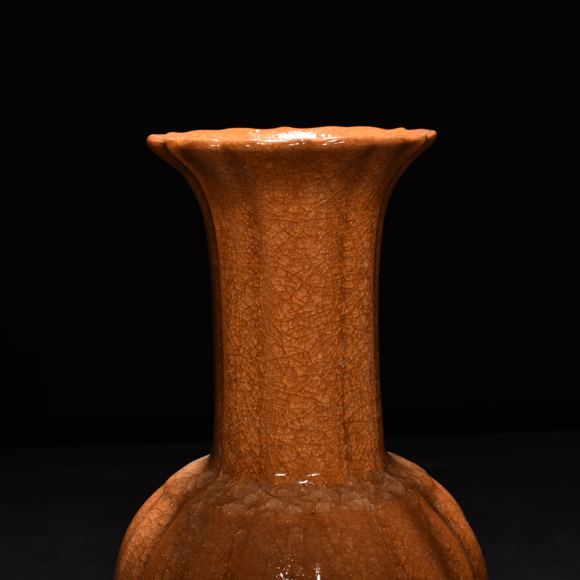 Song Dynasty official kiln beige glaze ice cracked bottle