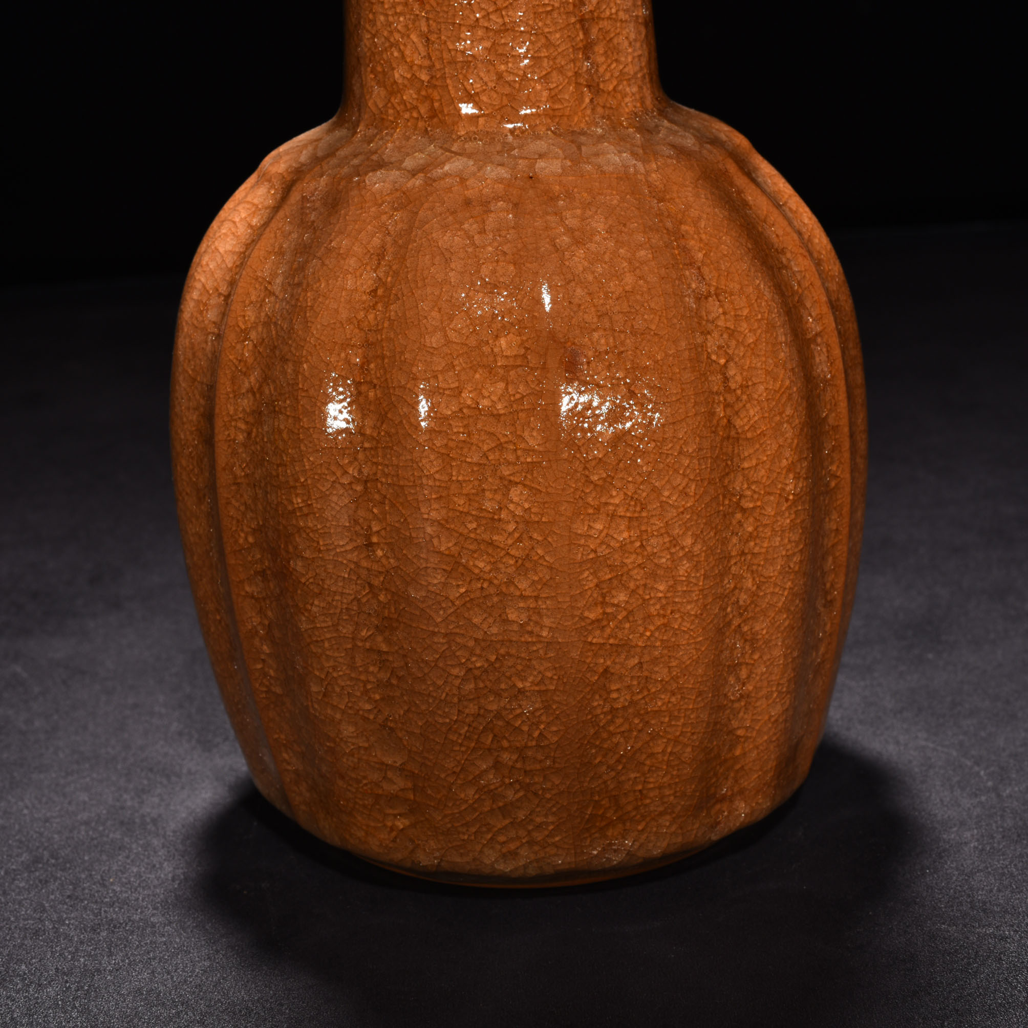 Song Dynasty official kiln beige glaze ice cracked bottle