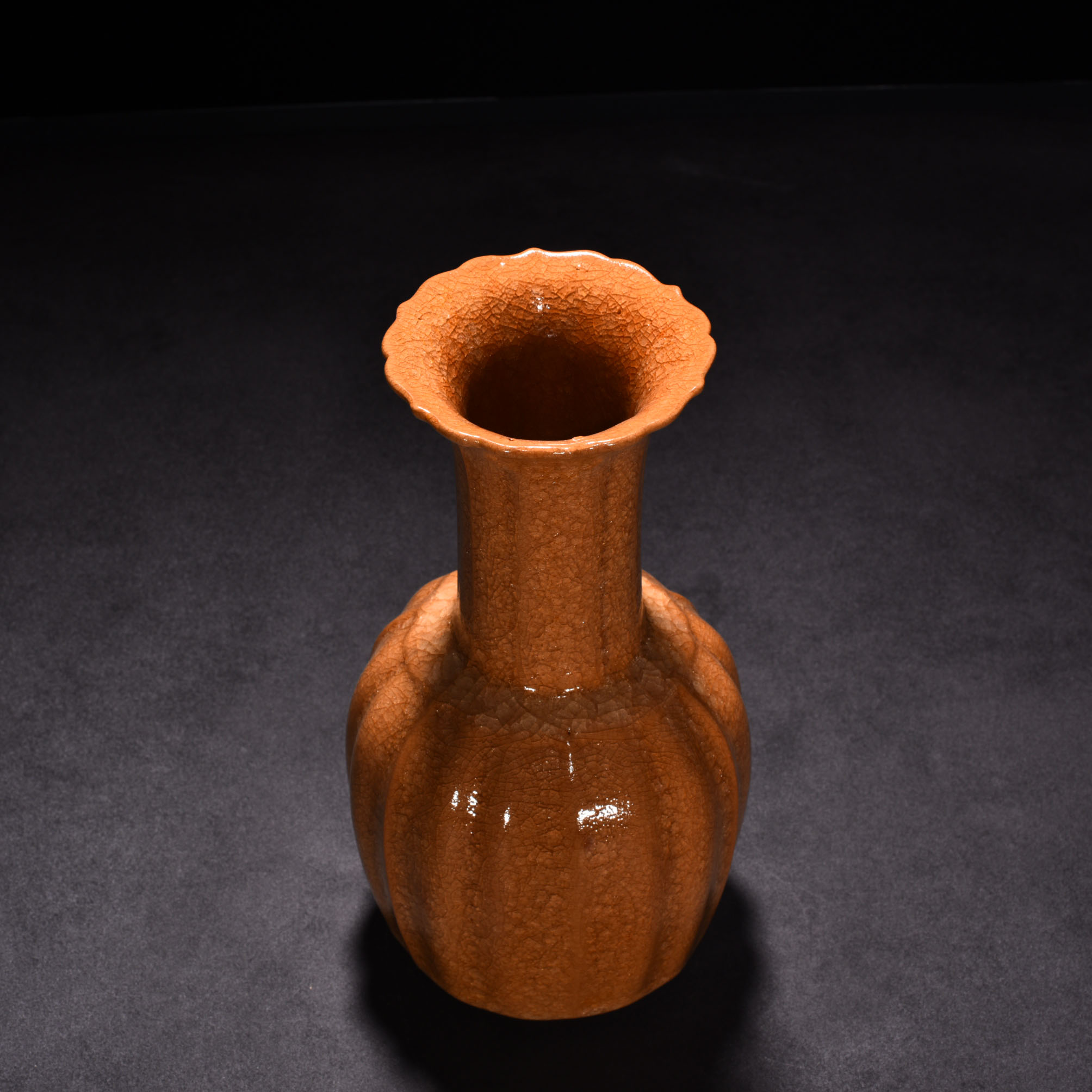 Song Dynasty official kiln beige glaze ice cracked bottle