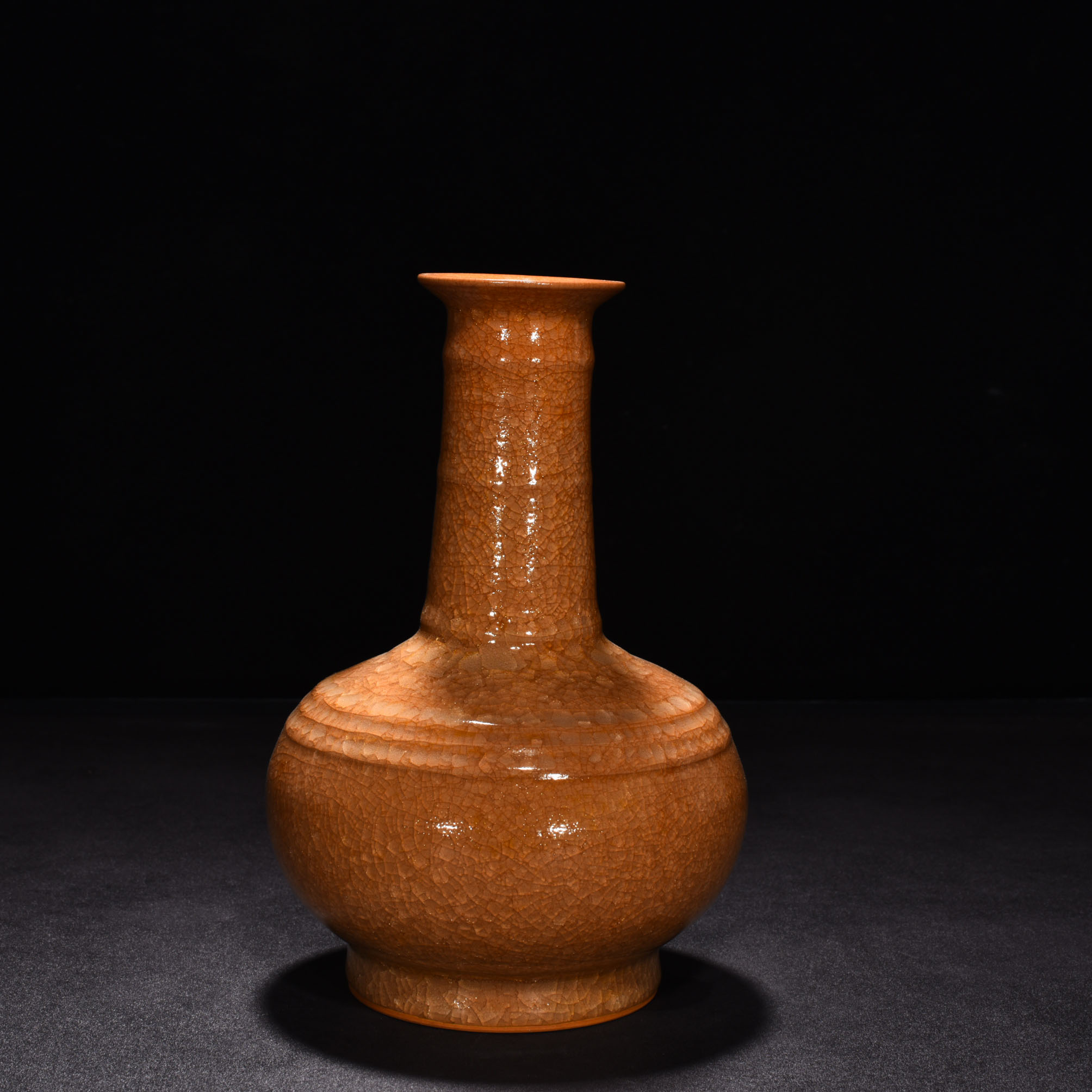 Song Dynasty official kiln beige glaze ice crackle bottle