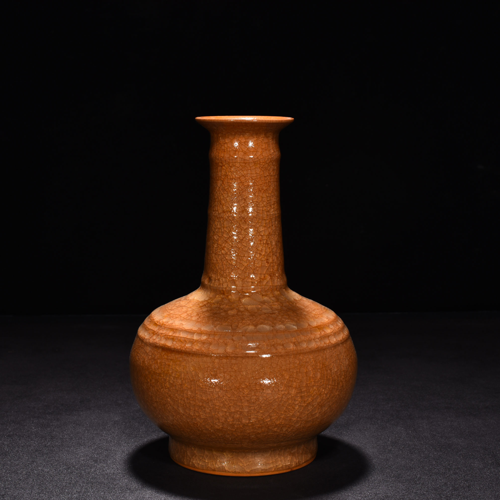 Song Dynasty official kiln beige glaze ice crackle bottle