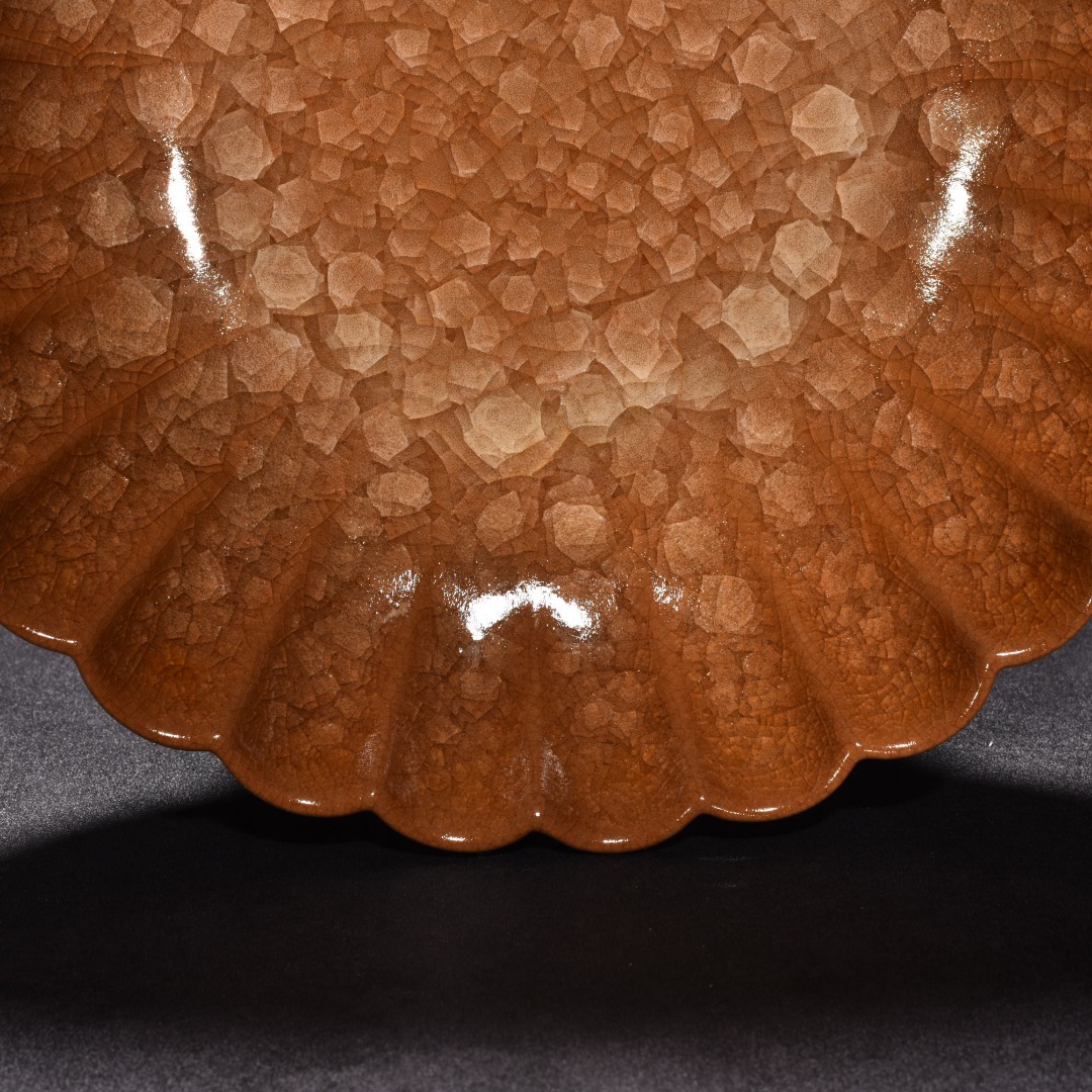 Song Dynasty official kiln beige glaze petal dishwasher