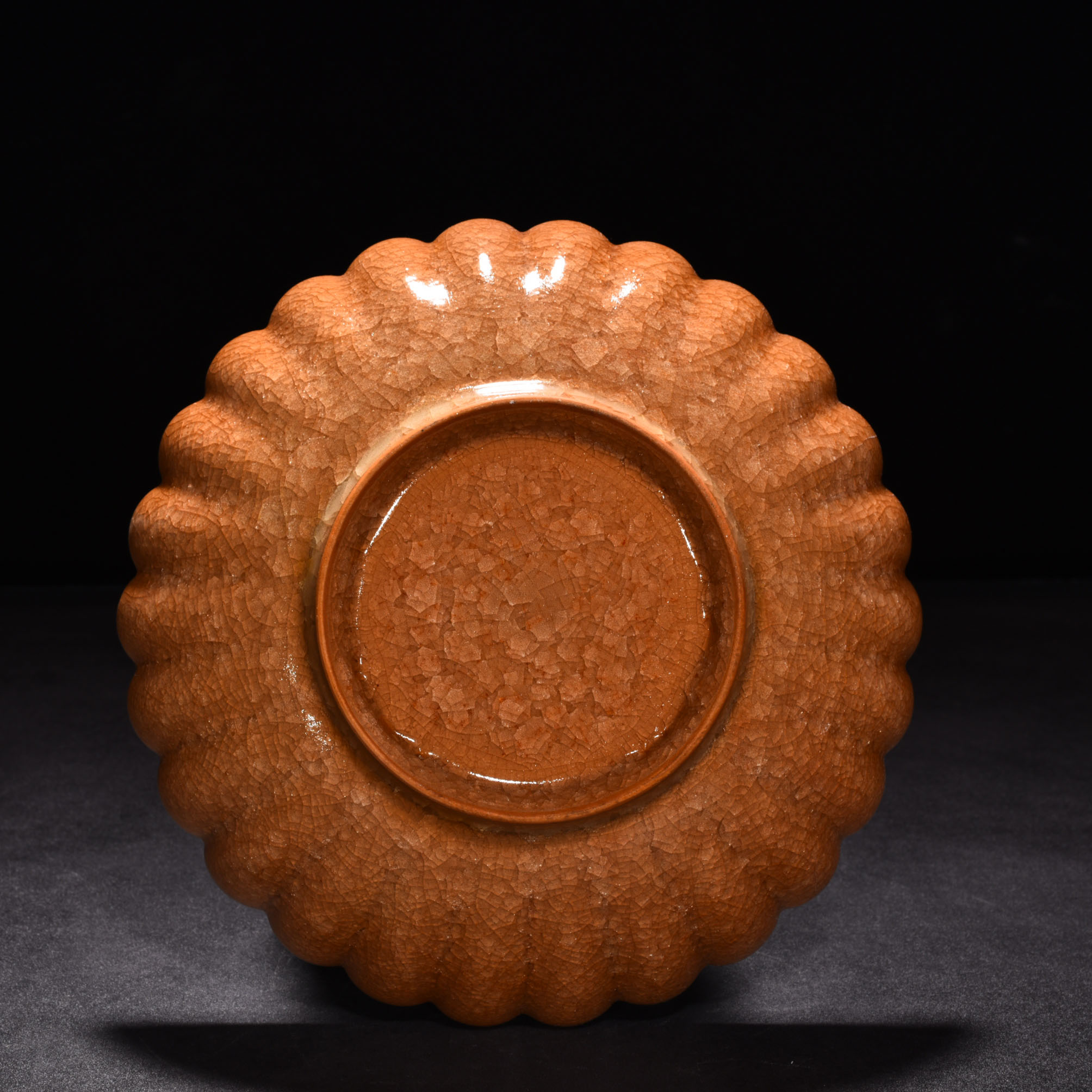 Song Dynasty official kiln beige glaze petal dishwasher