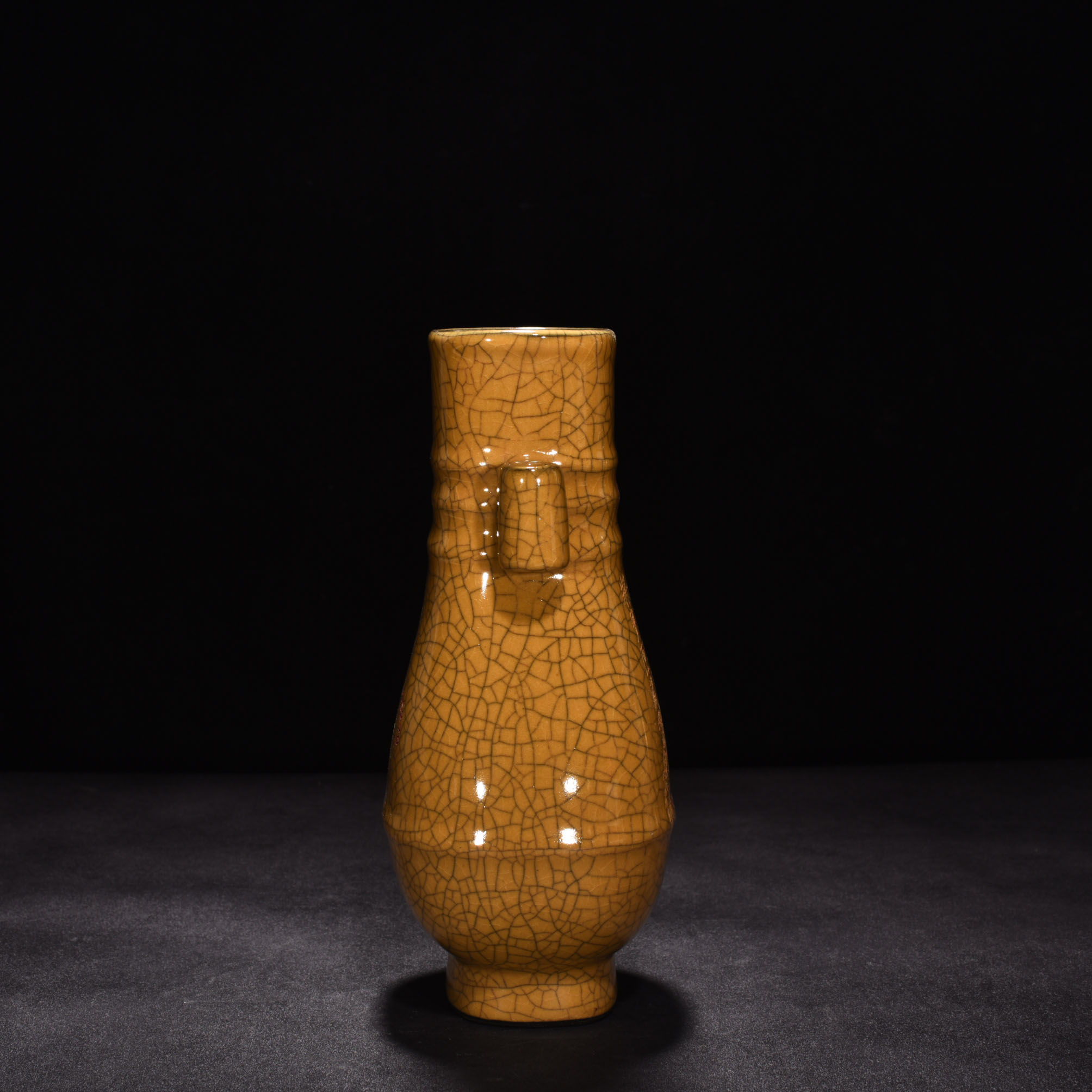 Song Dynasty official kiln beige glaze engraved with poetry pattern vase