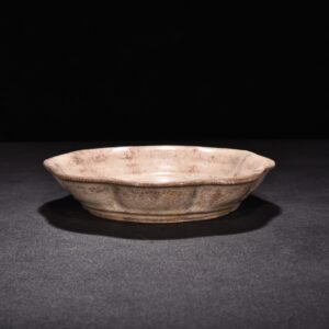 Song Dynasty official kiln beige glazed crabapple style plate