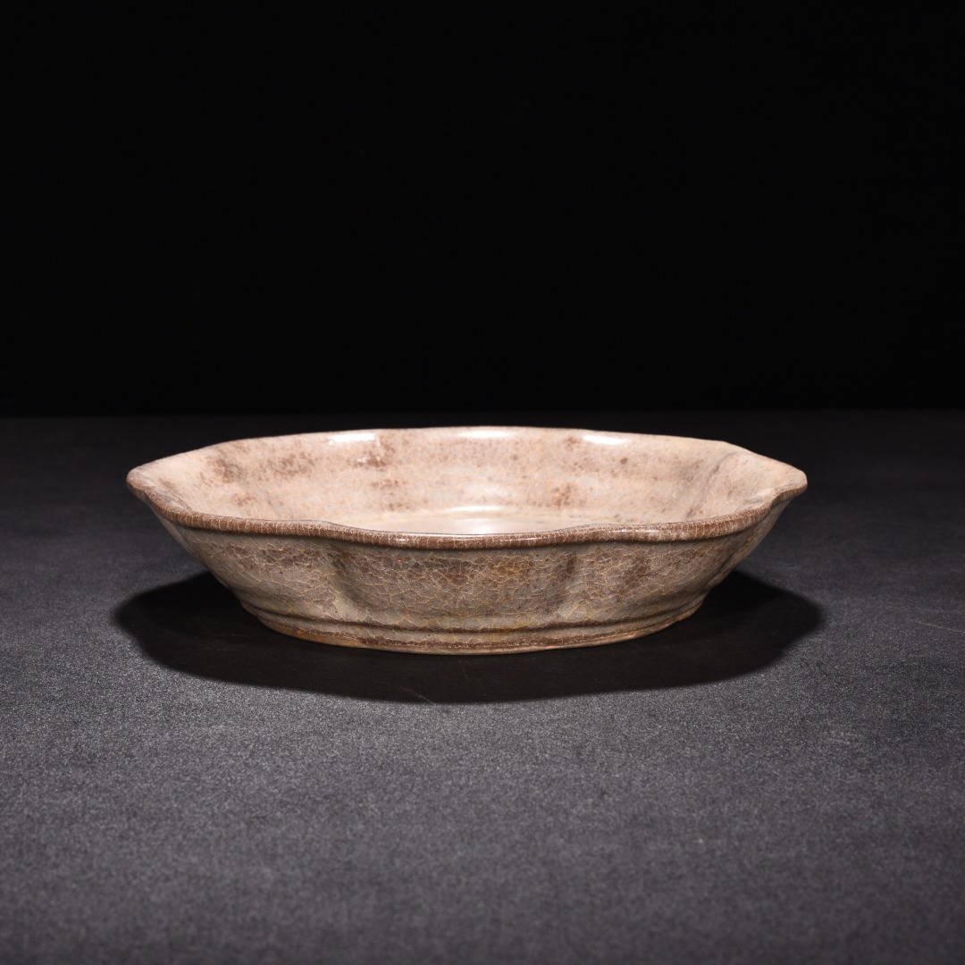 Song Dynasty official kiln beige glazed crabapple style plate