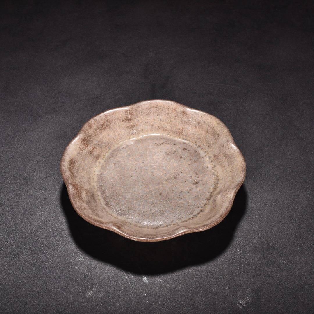 Song Dynasty official kiln beige glazed crabapple style plate