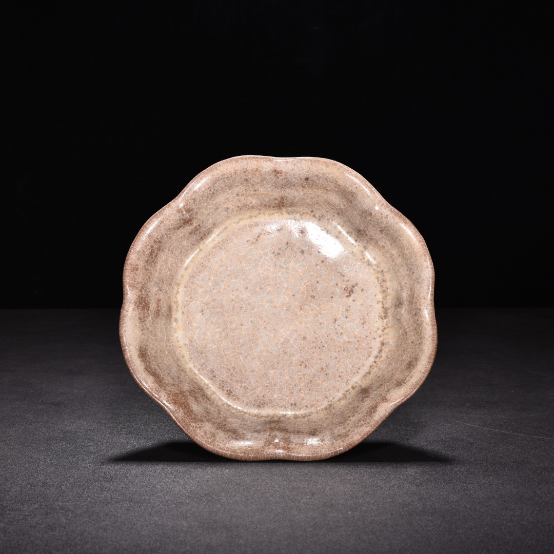 Song Dynasty official kiln beige glazed crabapple style plate