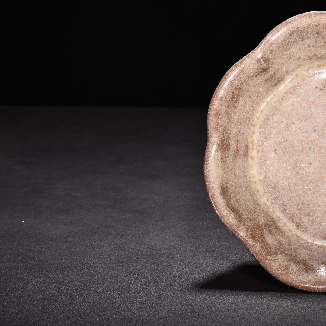 Song Dynasty official kiln beige glazed crabapple style plate