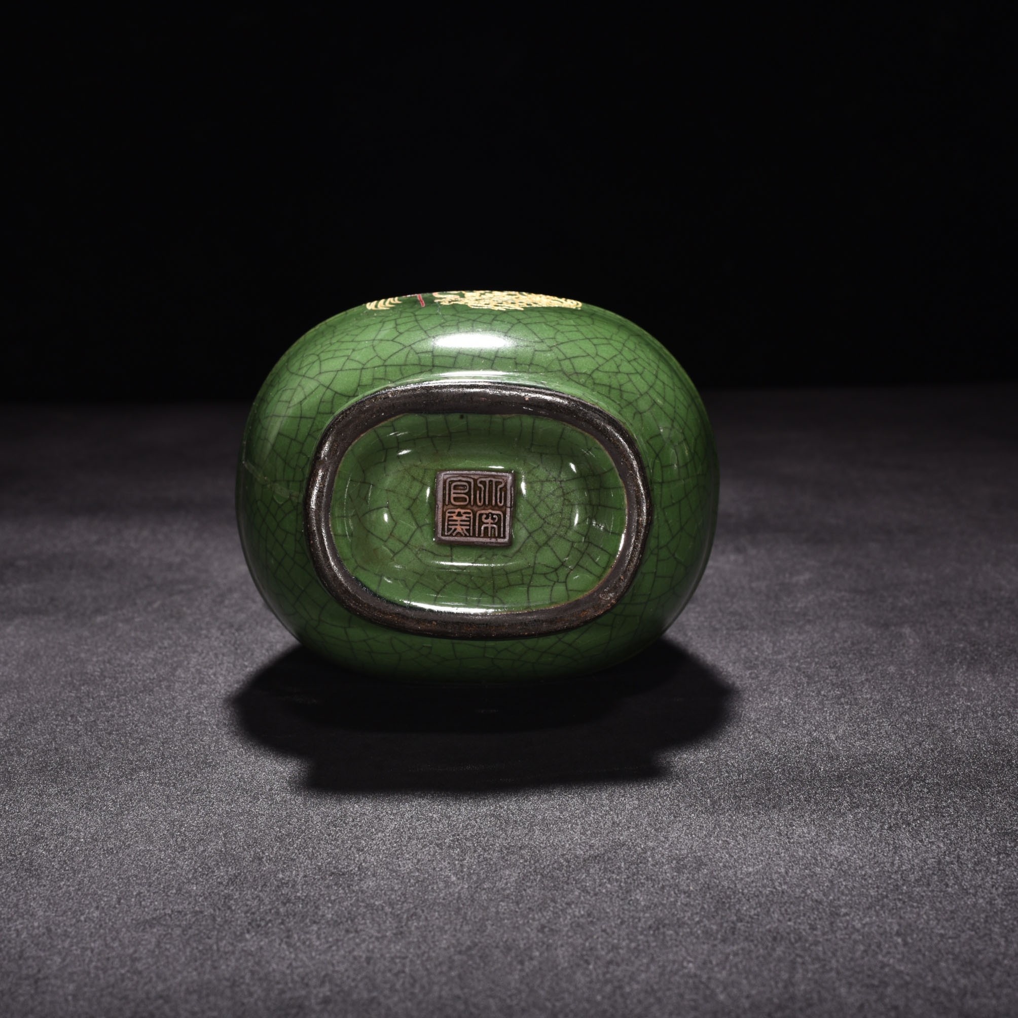 Song Dynasty official kiln green glaze engraved poetry vase