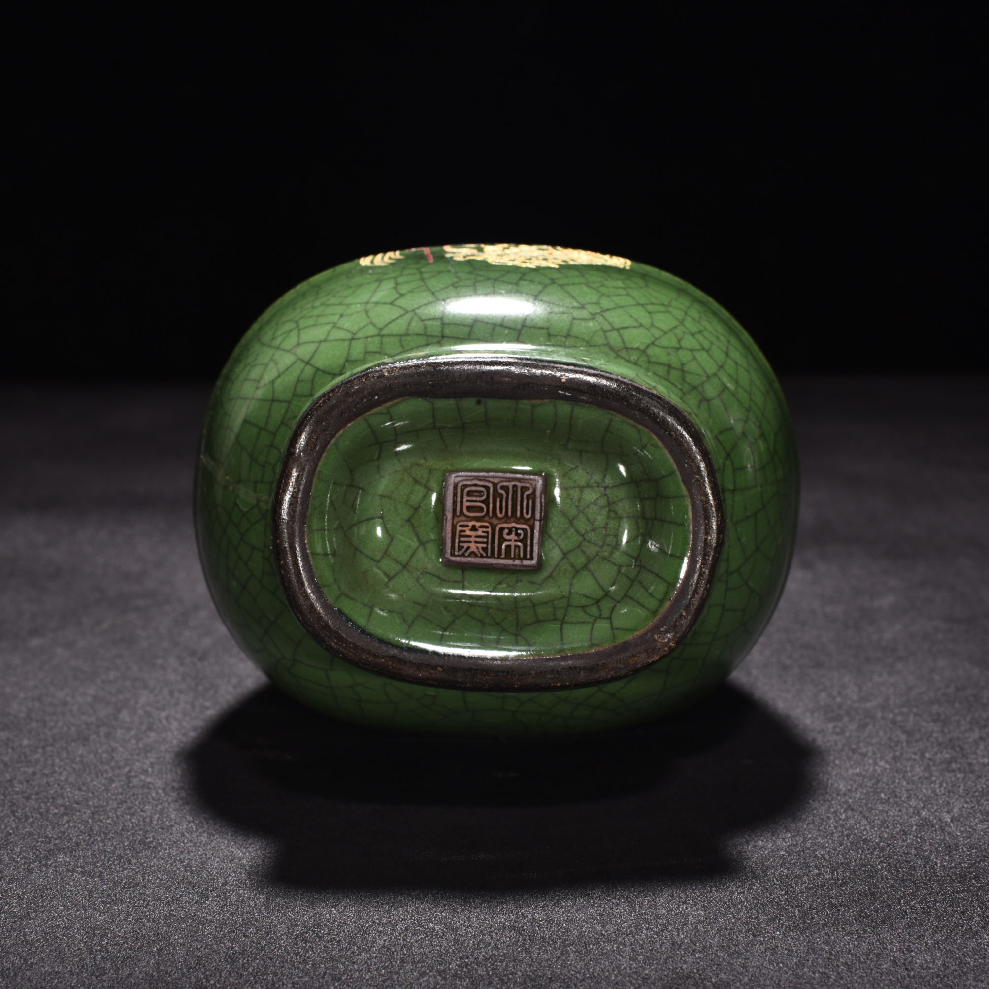 Song Dynasty official kiln green glaze engraved poetry vase