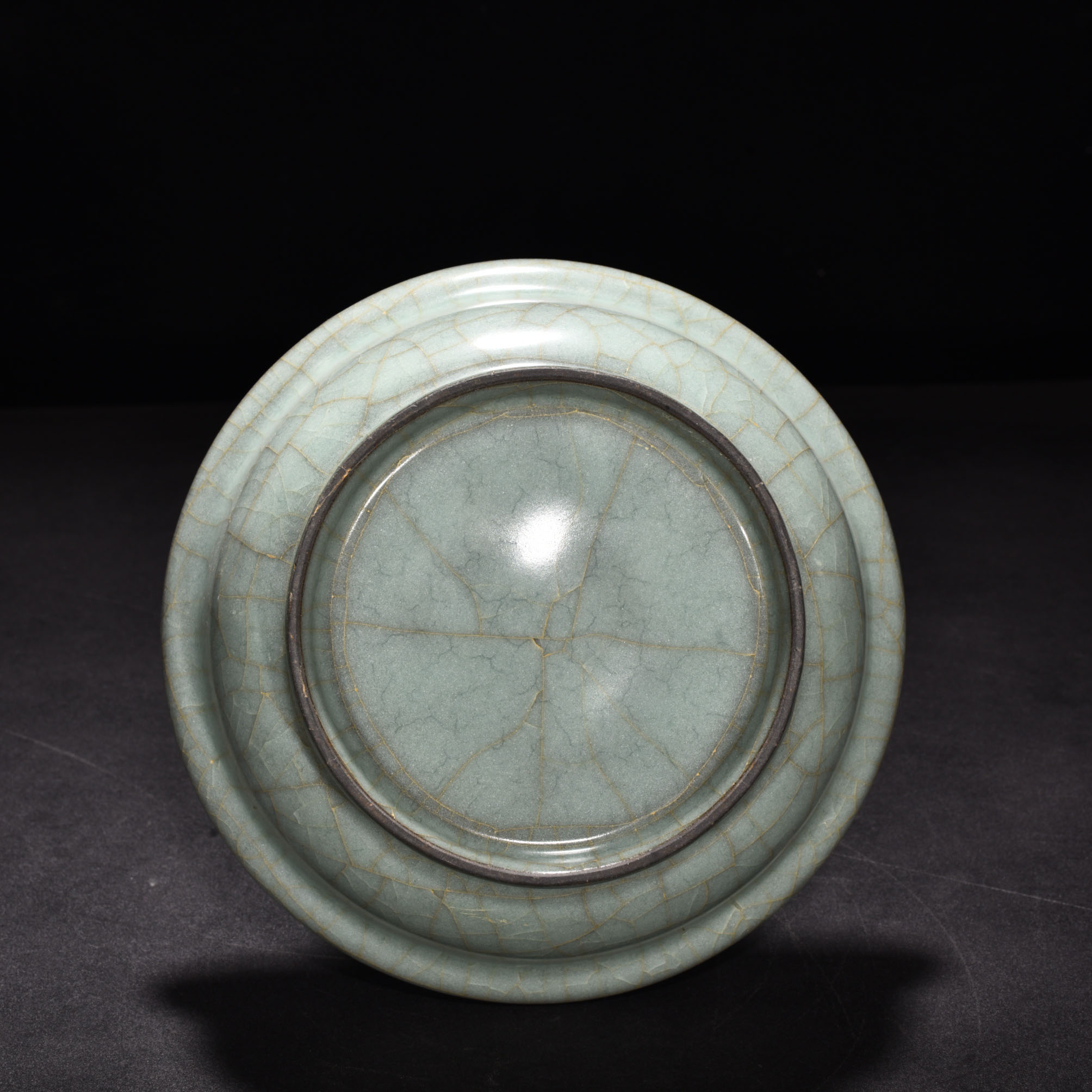 Song Dynasty official kiln green glaze folding rim bowl