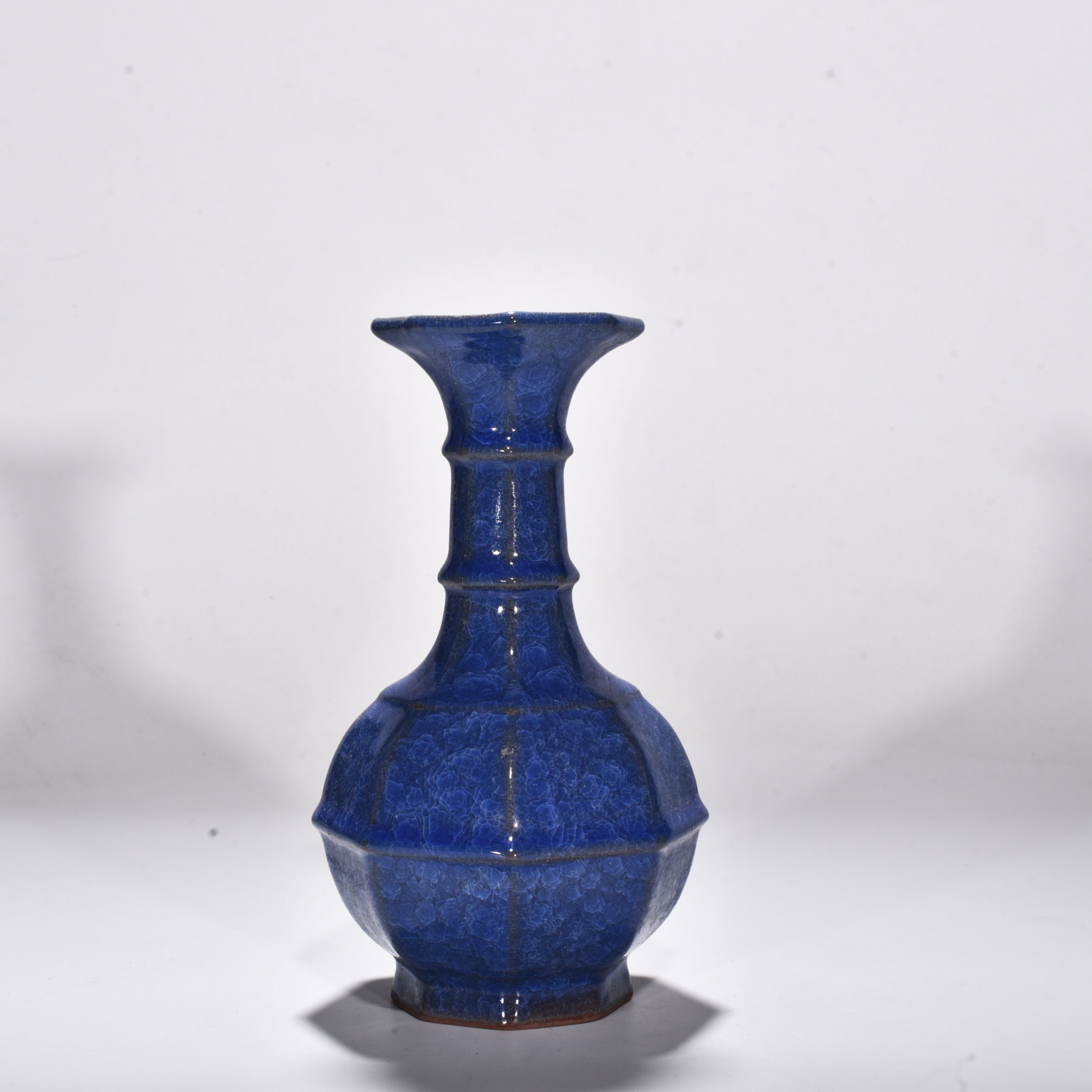 Song Dynasty official kiln blue glaze bottle