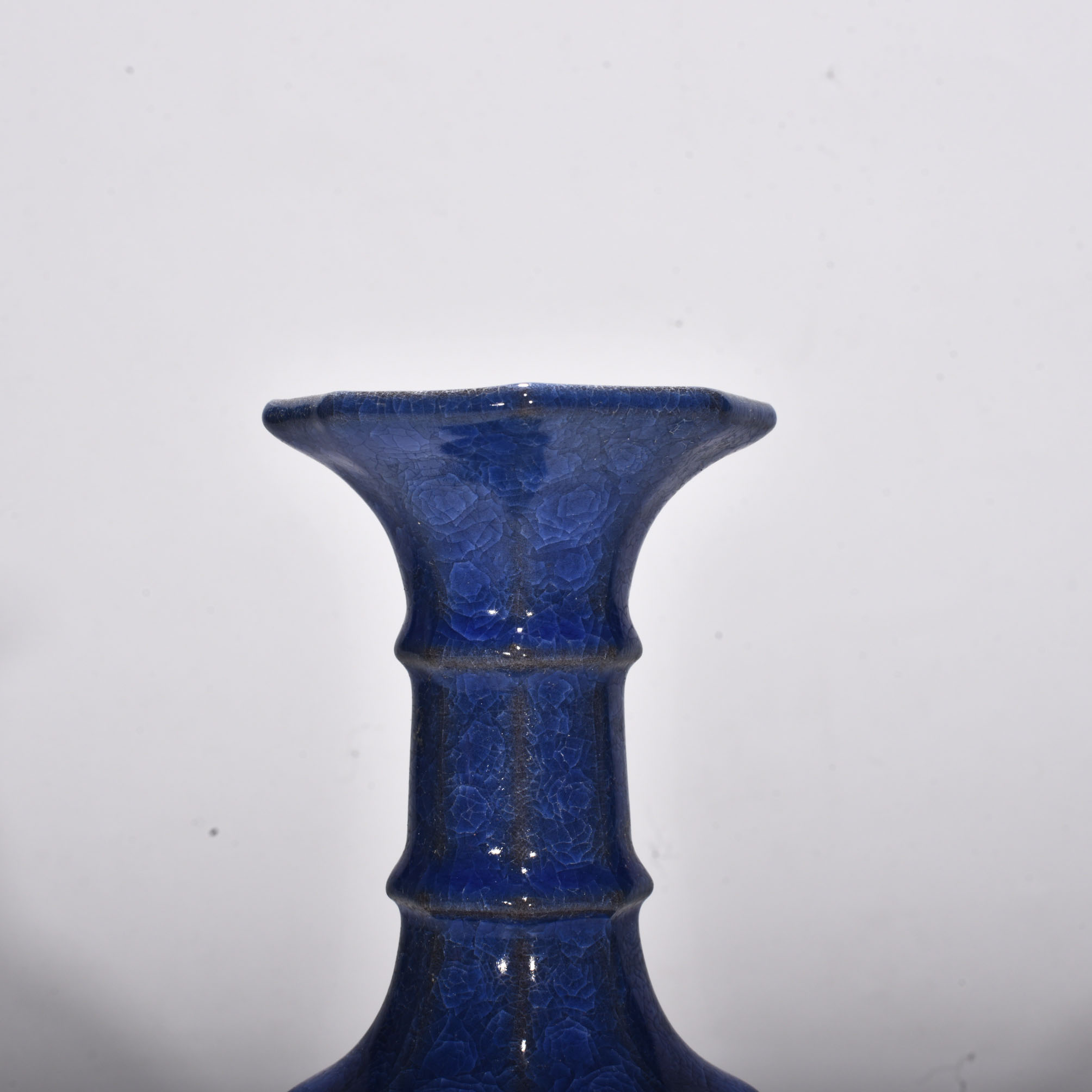 Song Dynasty official kiln blue glaze bottle