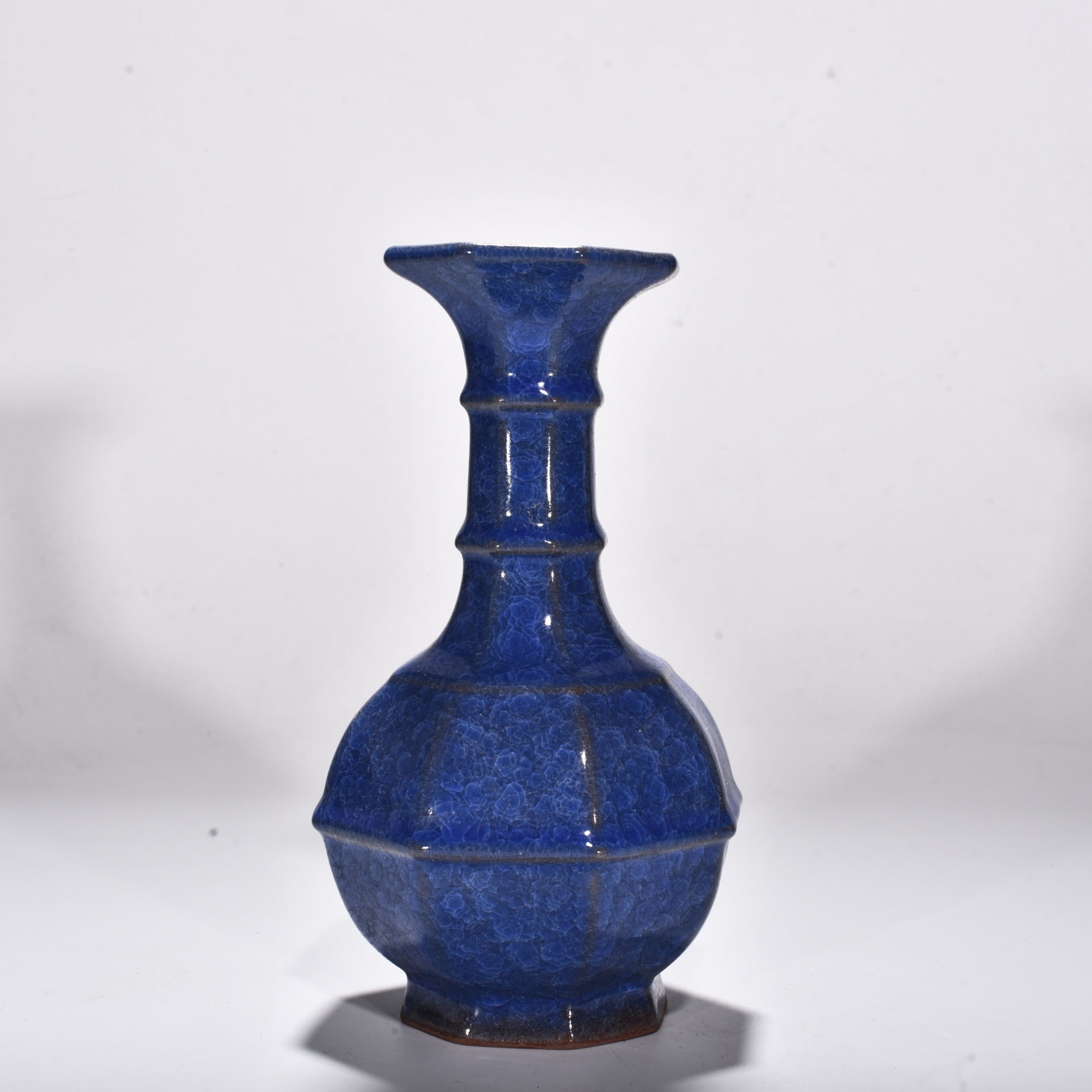 Song Dynasty official kiln blue glaze bottle