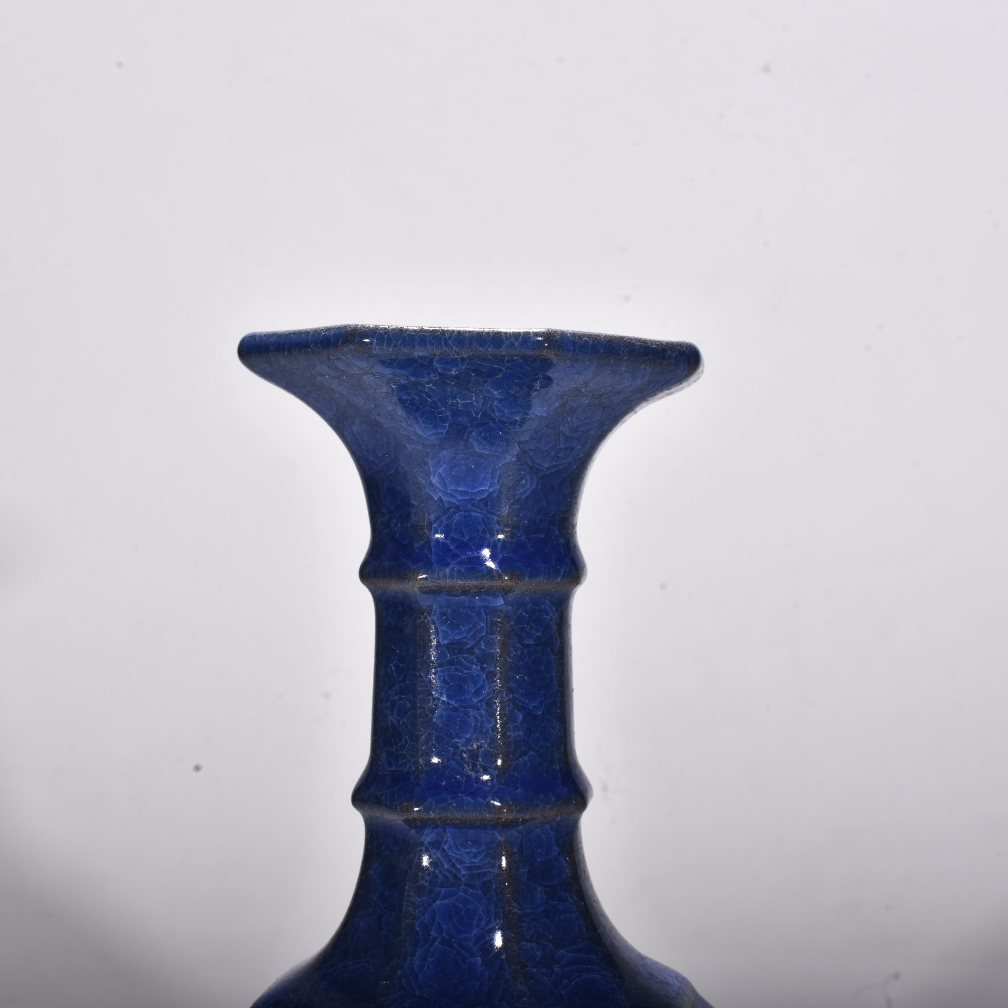 Song Dynasty official kiln blue glaze bottle