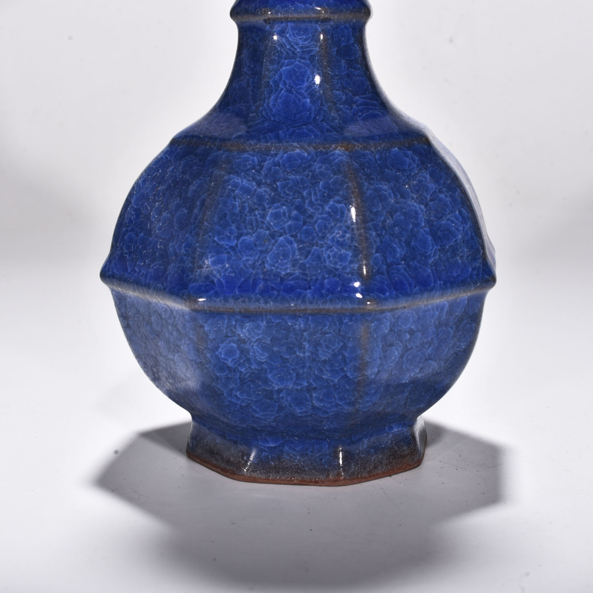 Song Dynasty official kiln blue glaze bottle