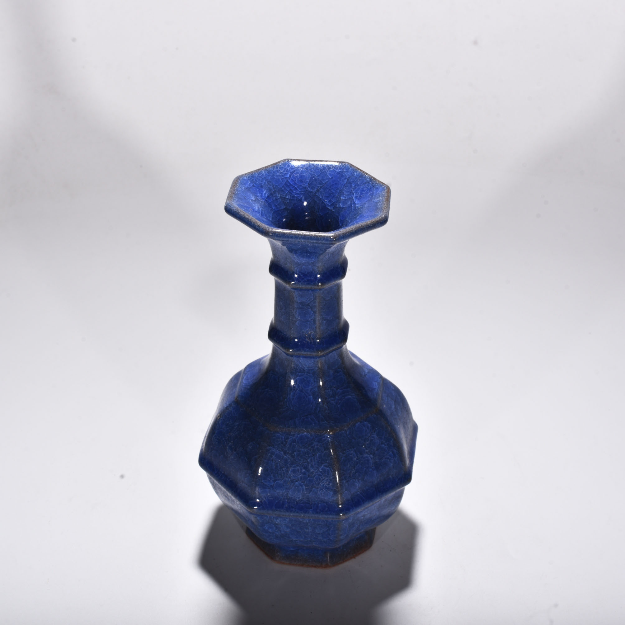 Song Dynasty official kiln blue glaze bottle