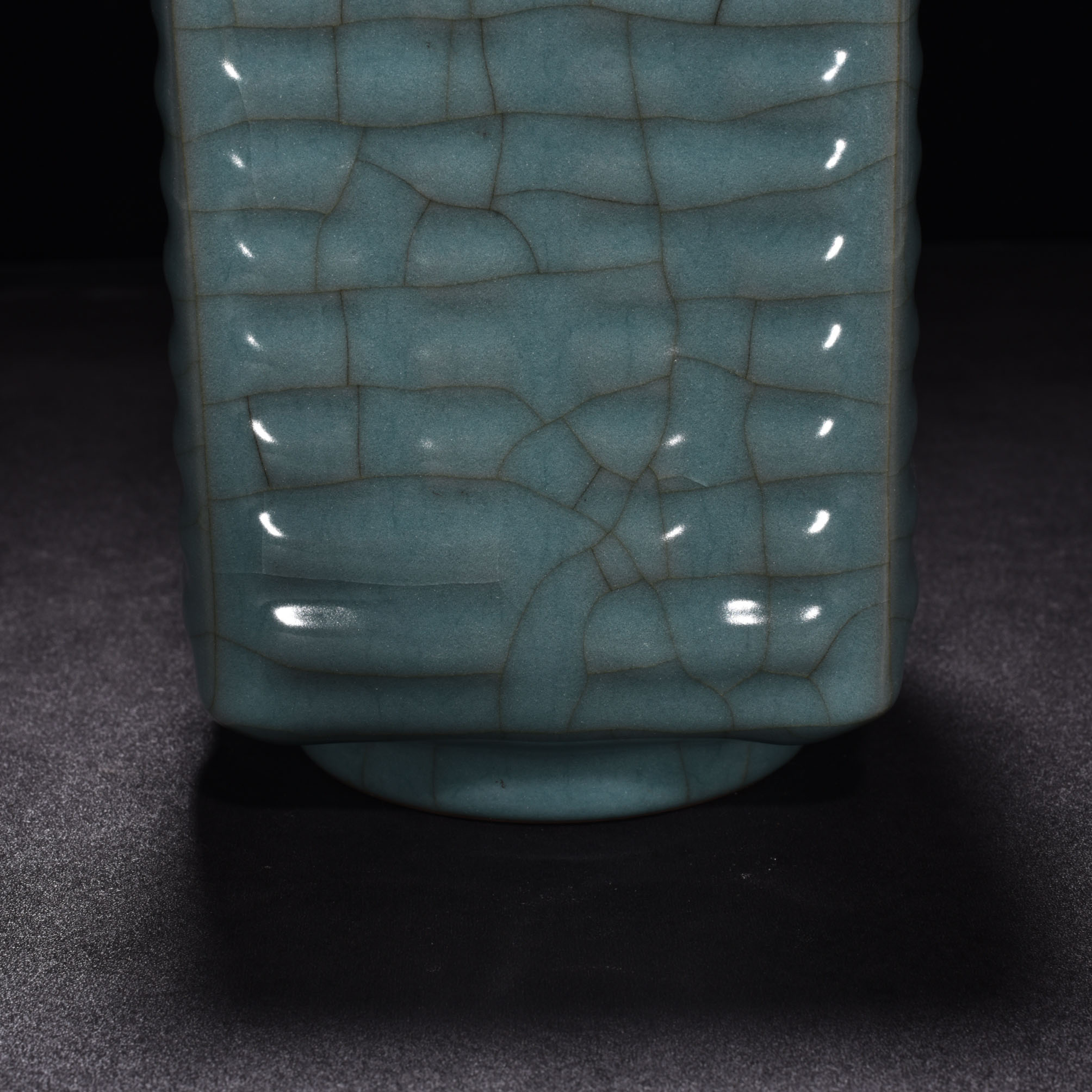 Song Dynasty official kiln celadon vase