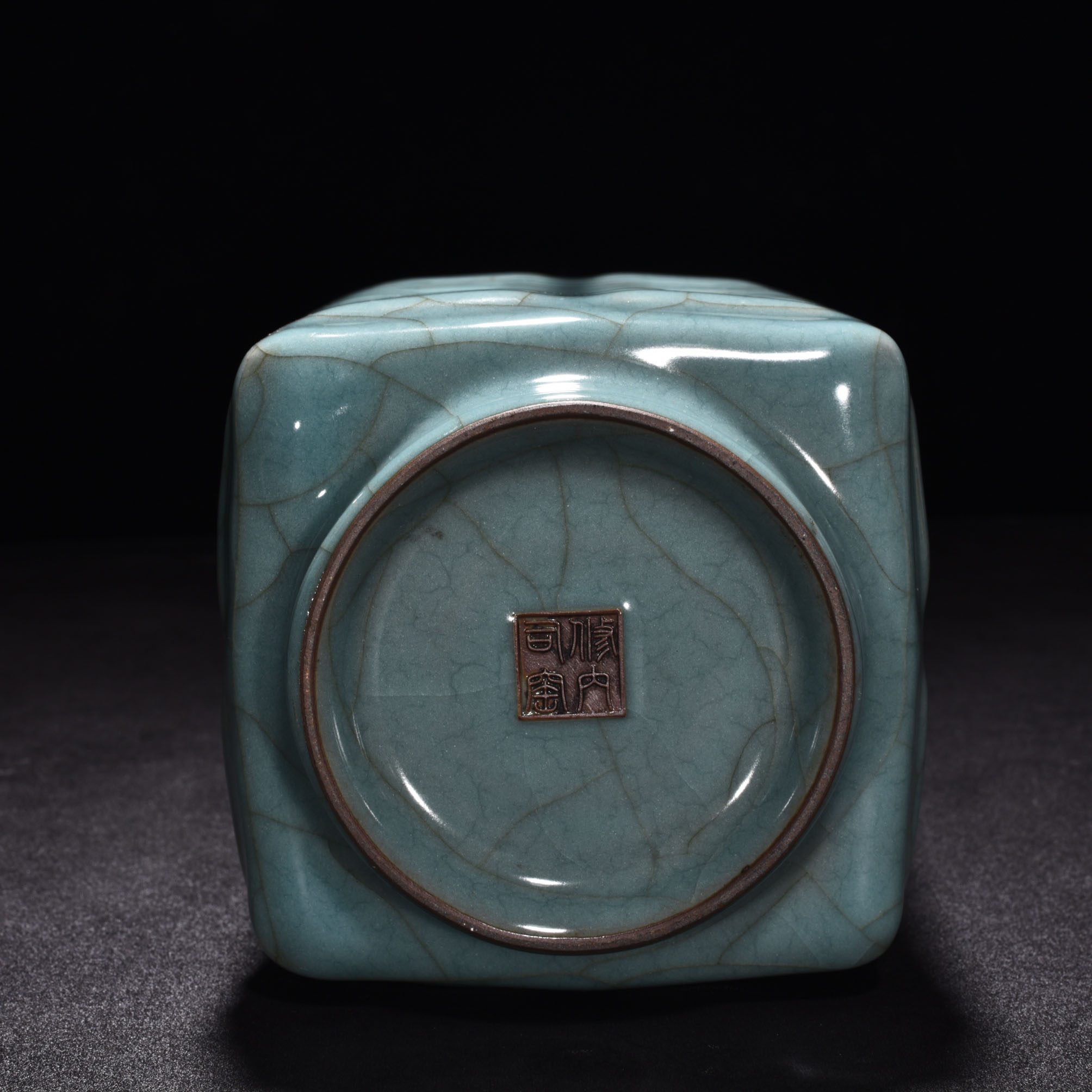 Song Dynasty official kiln celadon vase