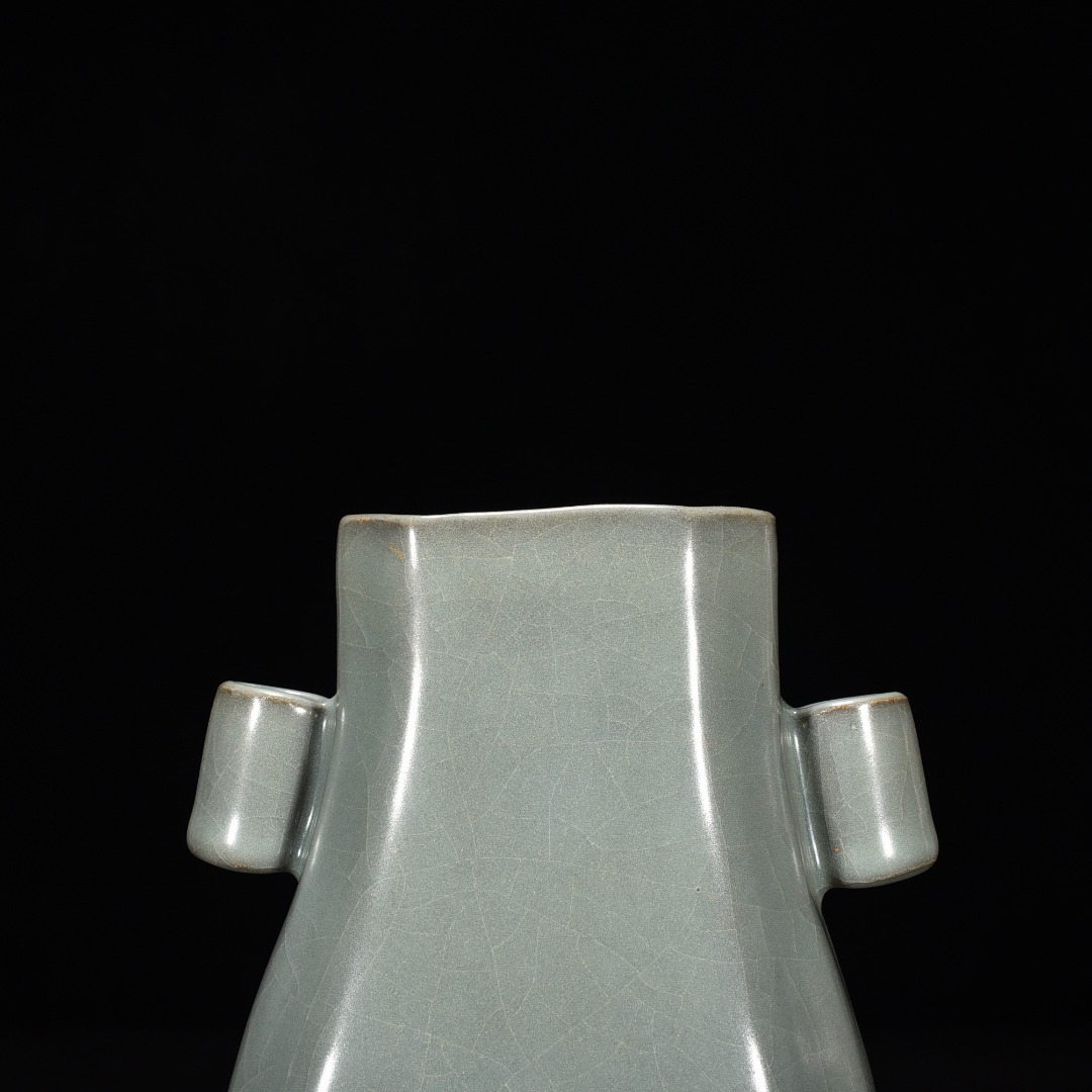 Song Dynasty kiln celadon octagonal vase