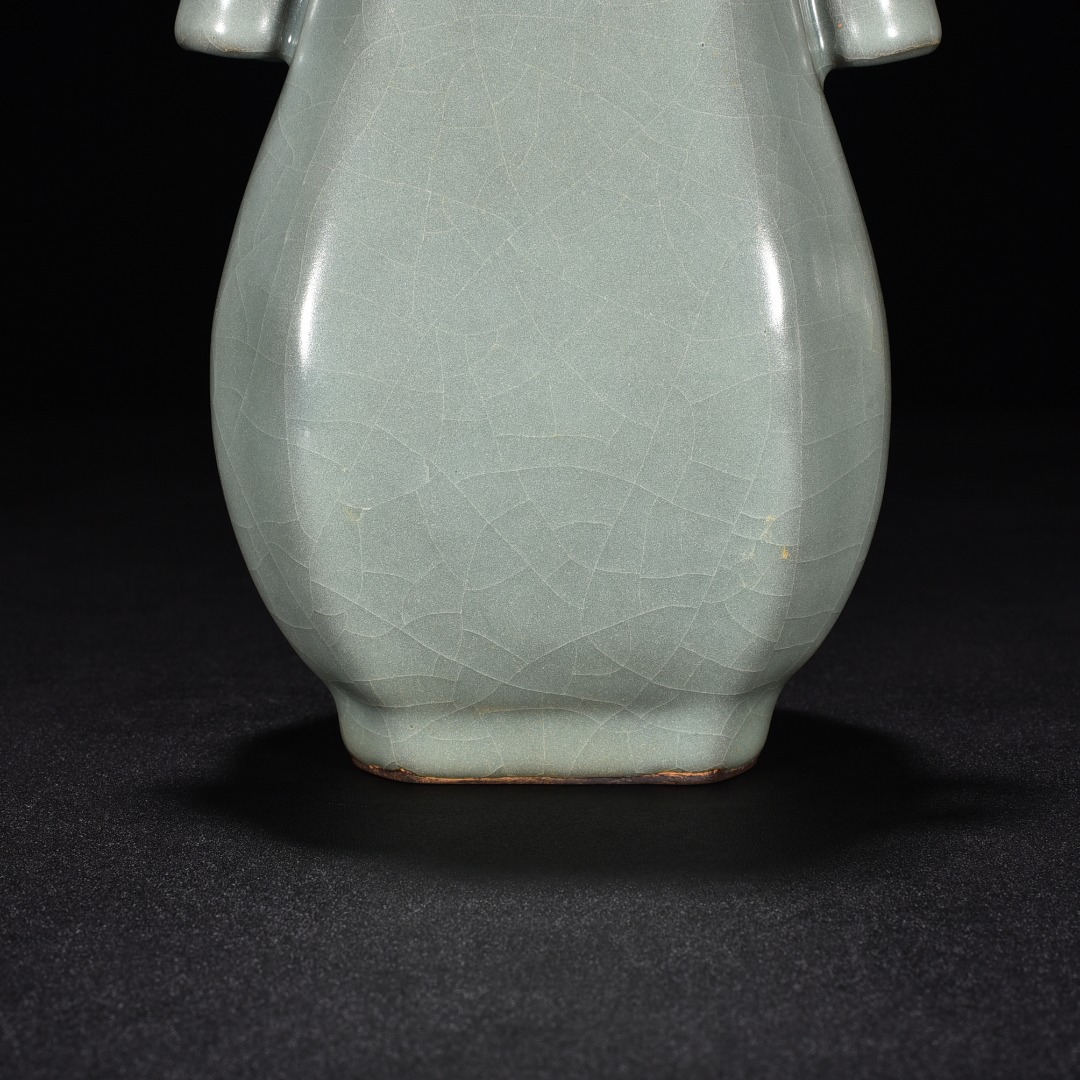 Song Dynasty kiln celadon octagonal vase