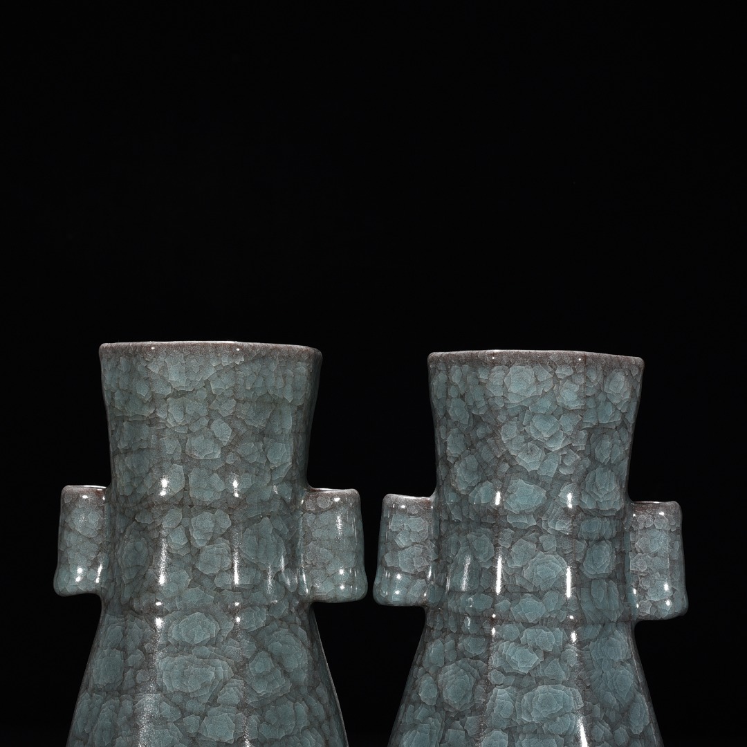 Song Dynasty official kiln celadon octagonal vase