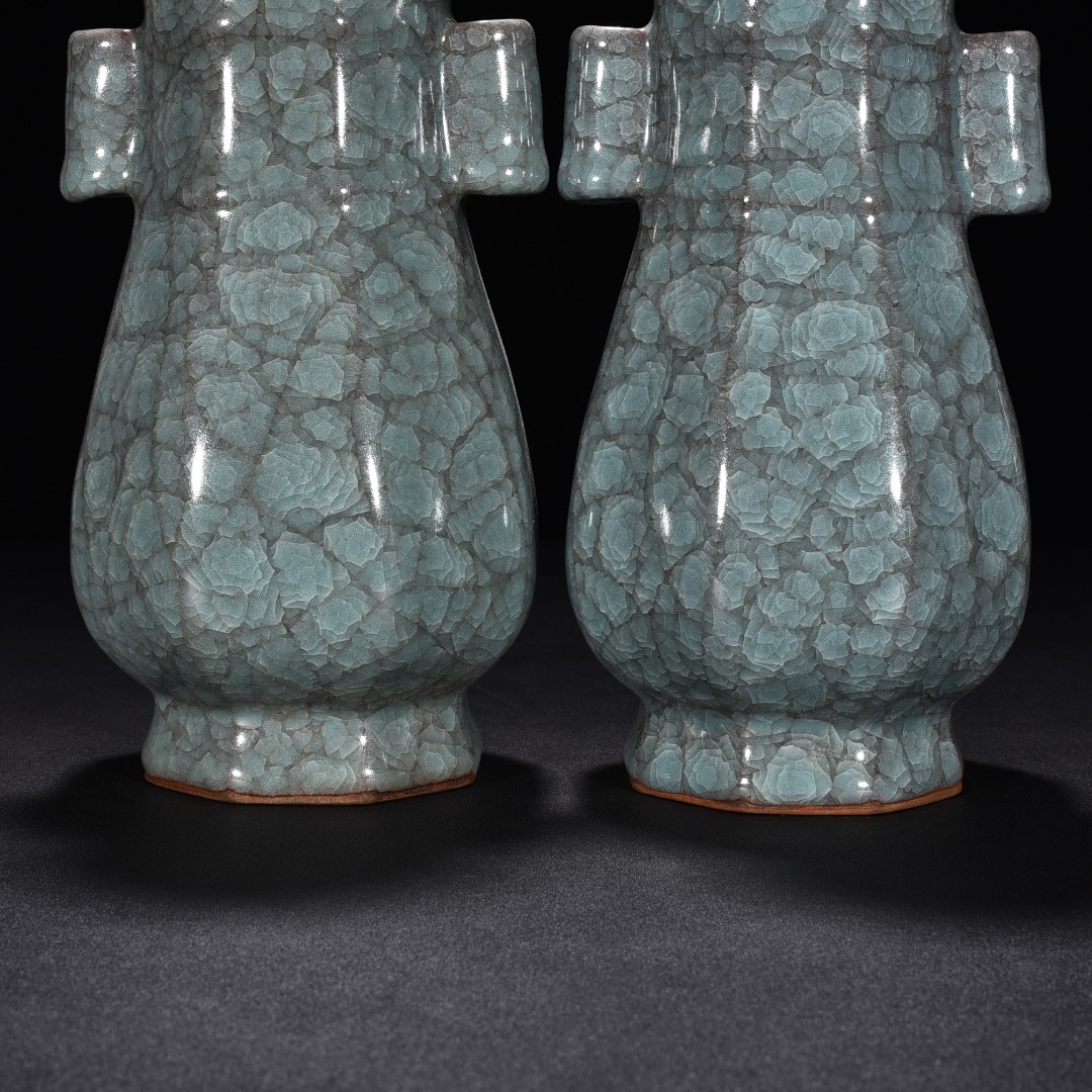 Song Dynasty official kiln celadon octagonal vase