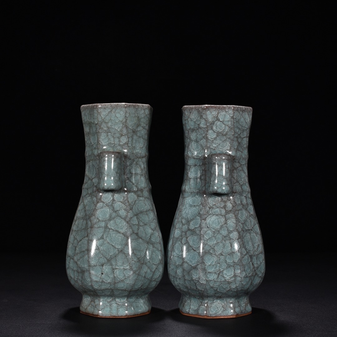 Song Dynasty official kiln celadon octagonal vase